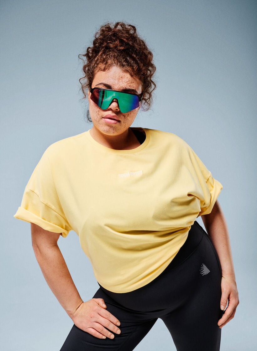 T-shirt van biologisch katoen met klein frontmotief, Geel, Image image number 0