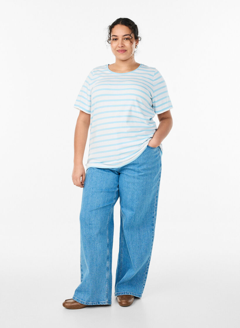 T-shirt ray&eacute; en coton biologique, Bleu Clair, Model image number 1