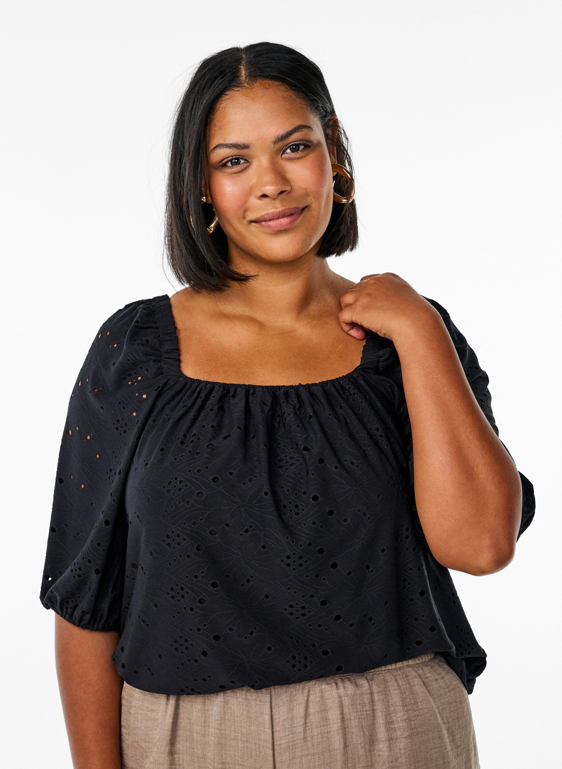 ZizziBlouse met korte pofmouwen en een opengewerkt patroon, Zwart, Model image number 0
