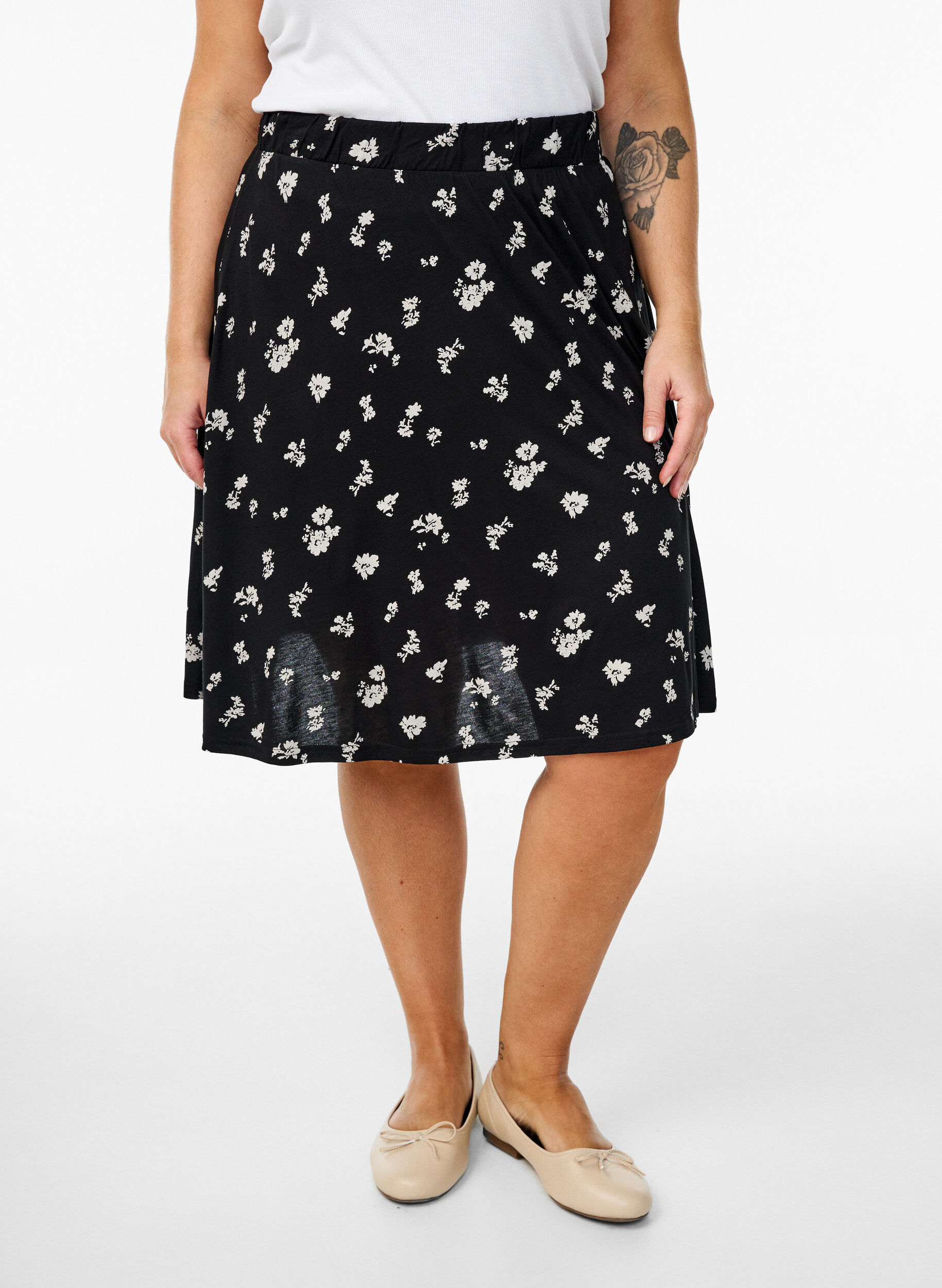 Zizzi2-pack jupes patineuse en viscose, Noir, Model image number 2