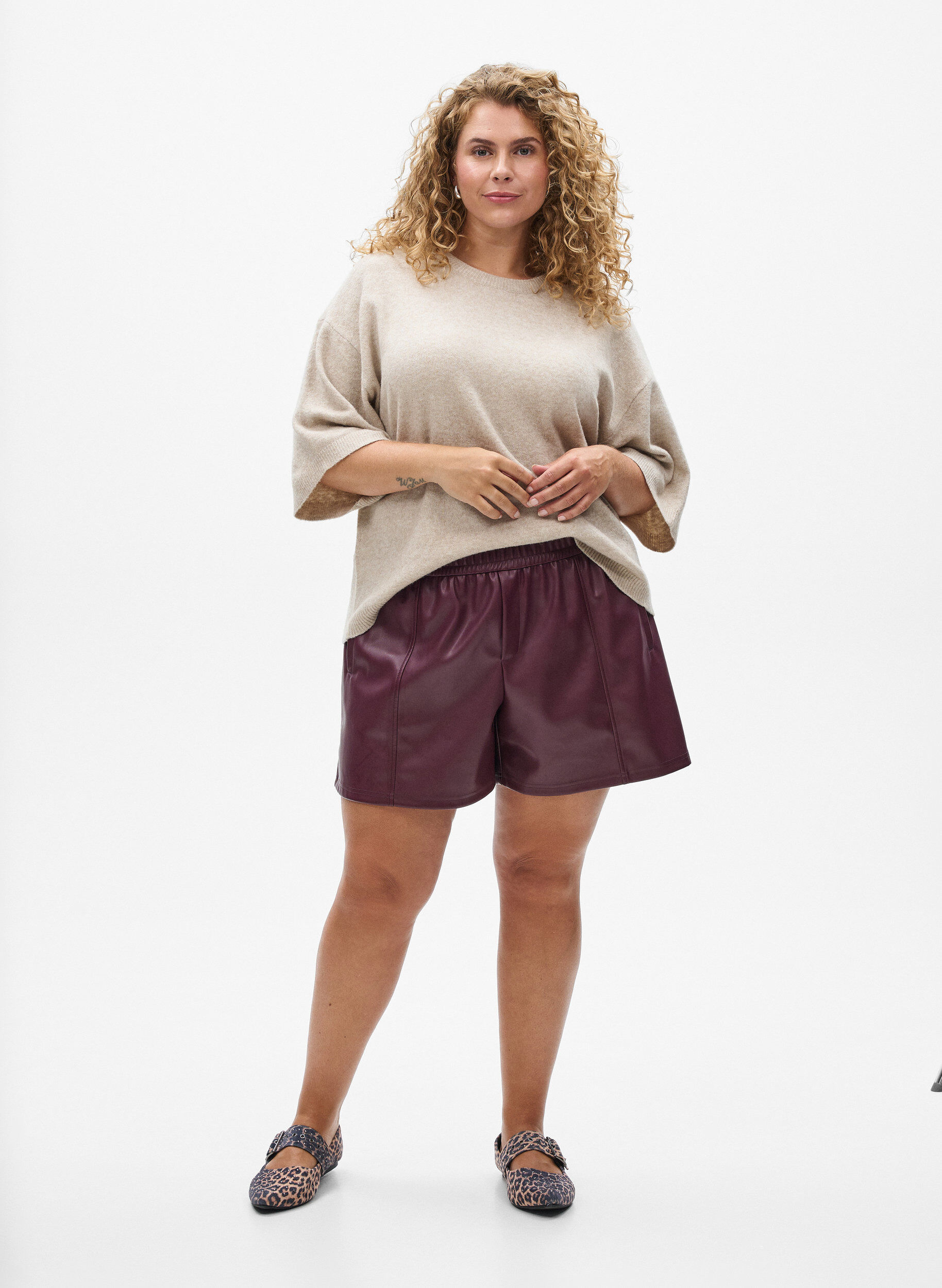 ZizziChemisier tricot&eacute; ample &agrave; manches courtes, Beige, Model image number 1