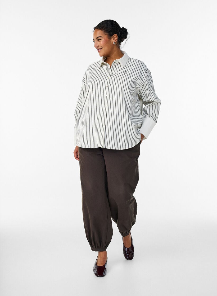 Chemise ample &agrave; rayures avec de larges poignets, Blanc, Model image number 1