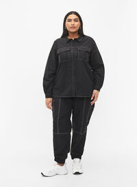 Pantalon cargo avec coutures contrastées, Black, Model