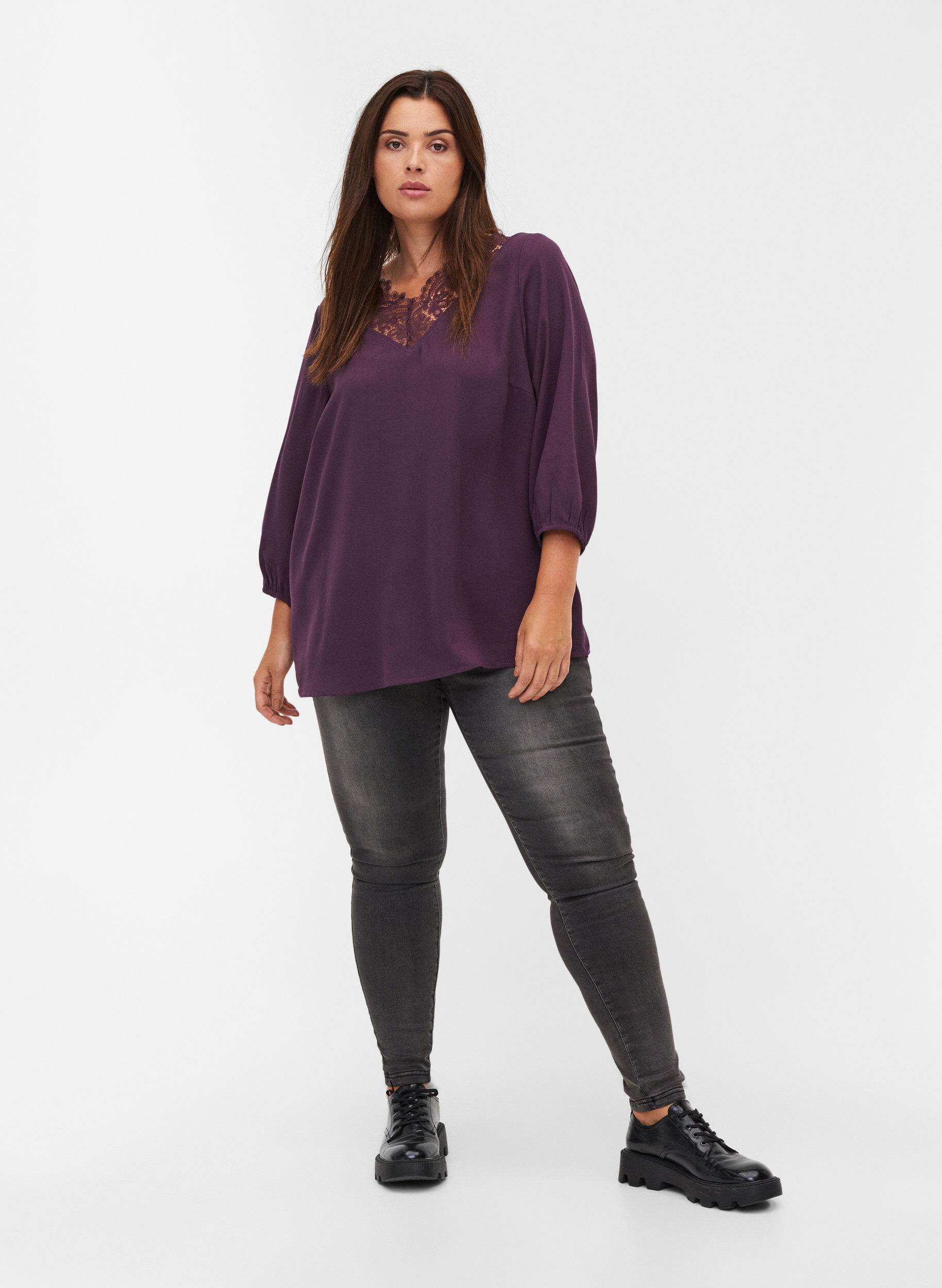 Zizzi Blouse unie avec dentelle et manches 3/4, Plum Perfect, Model image number 2