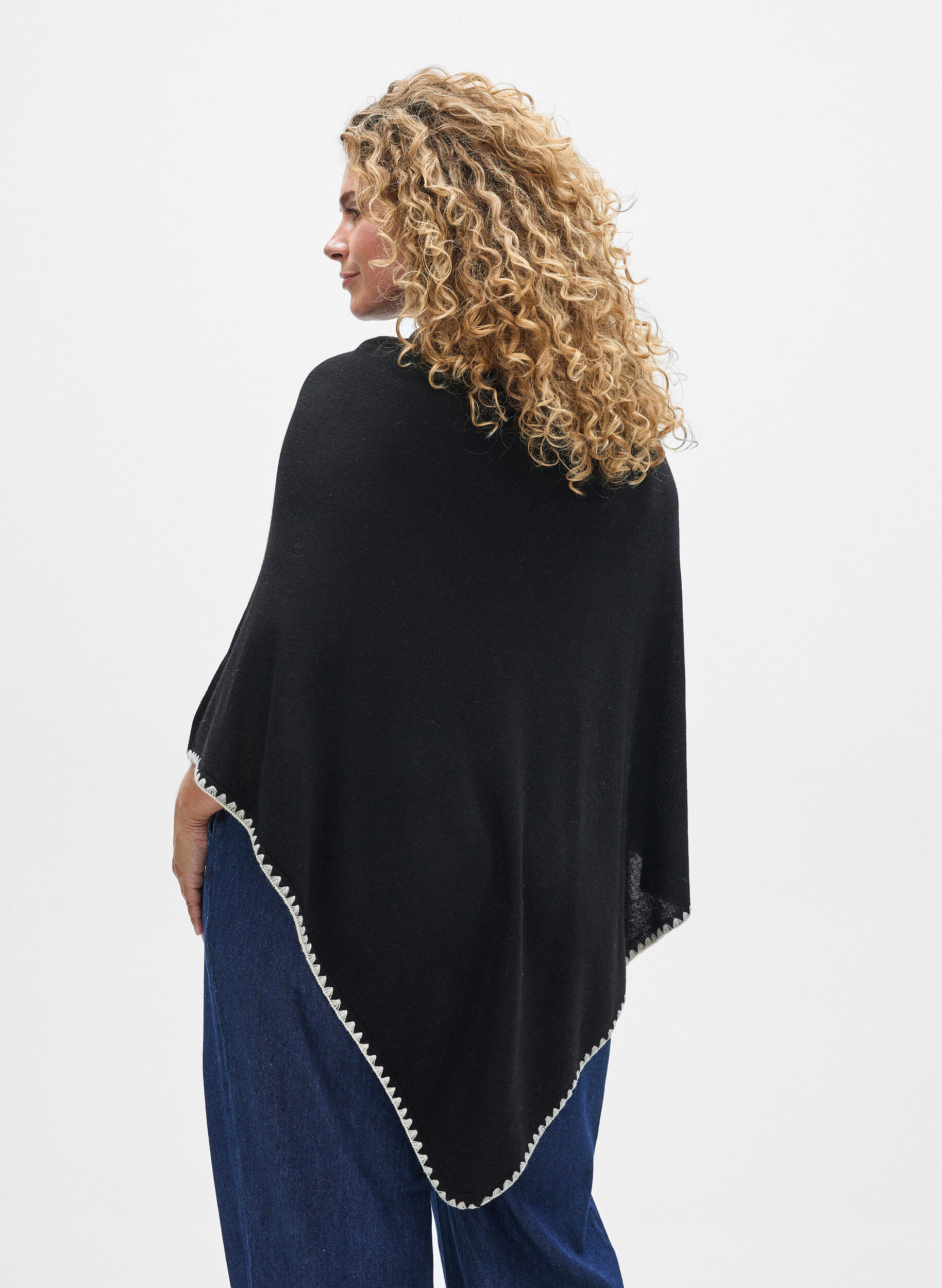 Zizzi Poncho en maille fine, Noir, Model image number 2