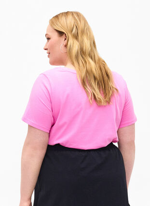 T-shirt en coton avec une cerise brodée, Roseb. W. CherryEMB., Model image number 1