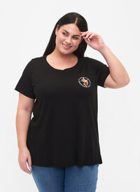 T-shirt en coton avec impression sur le devant, Black W. Chest print, Model