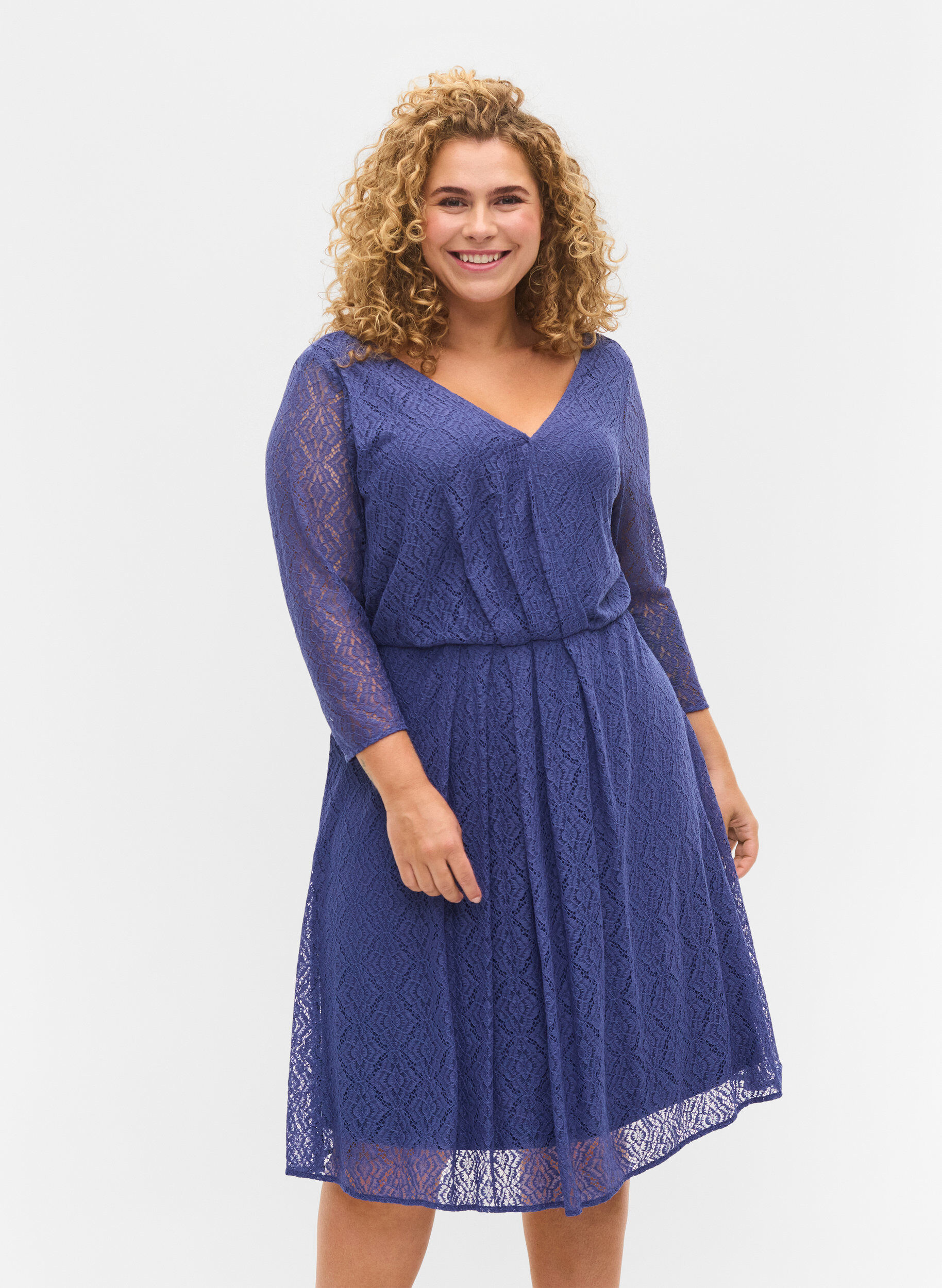 Zizzi Robe en dentelle &agrave; col en V et manches 3/4, Bleu, Model image number 0