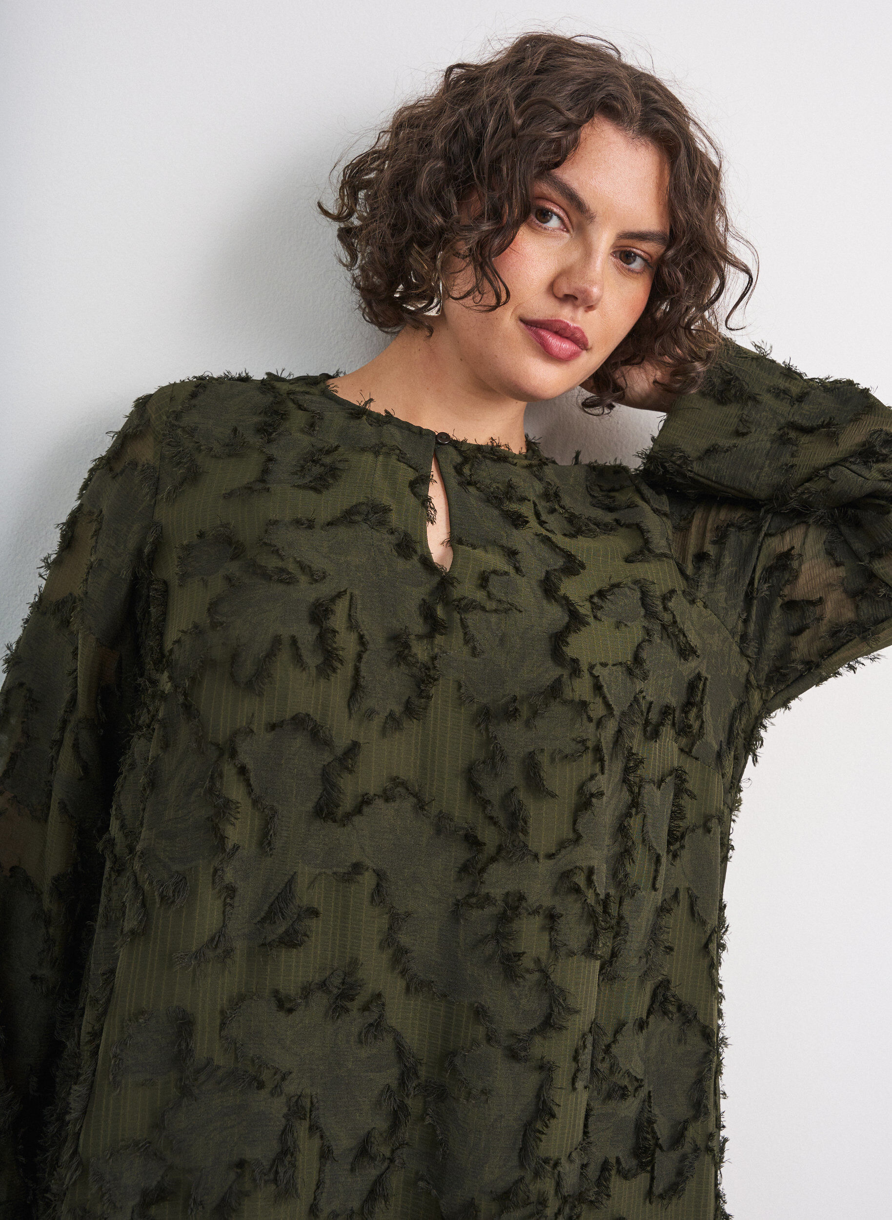 ZizziRobe textur&eacute;e &agrave; fils frang&eacute;s, Vert fonc&eacute;, Model image number 3