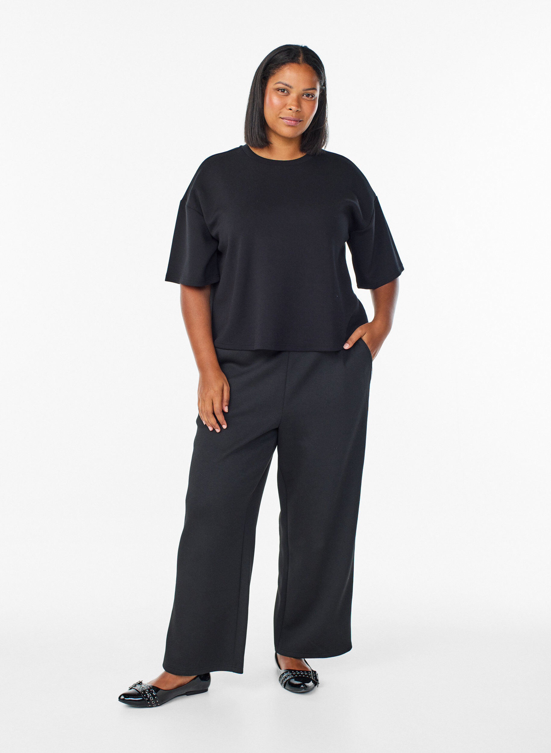 ZizziKorte loose-fit T-shirt in modalblend, Zwart, Model image number 1