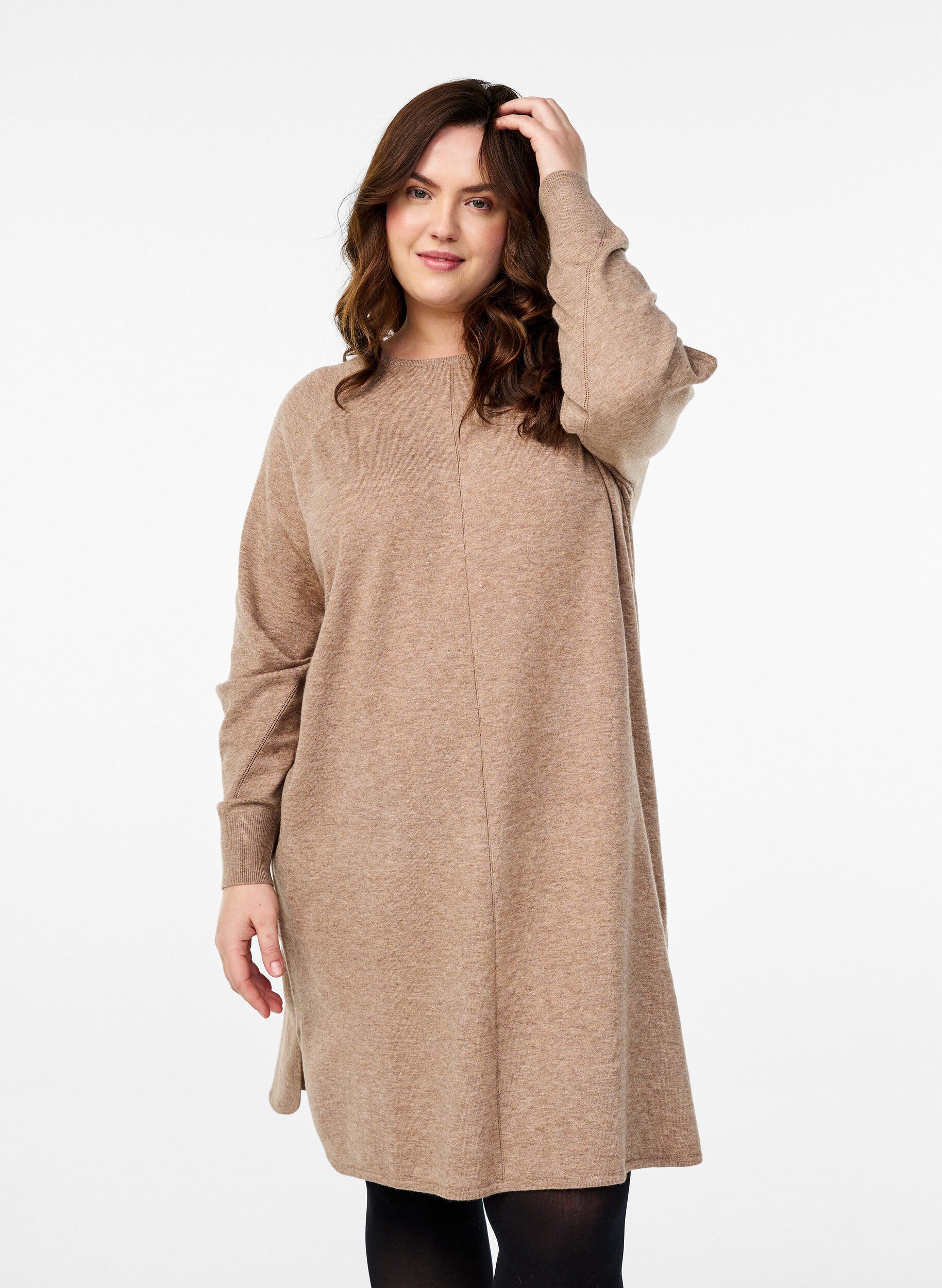 Robe en maille avec un col rond et un motif tricot&eacute;, Fossil Mel., Model