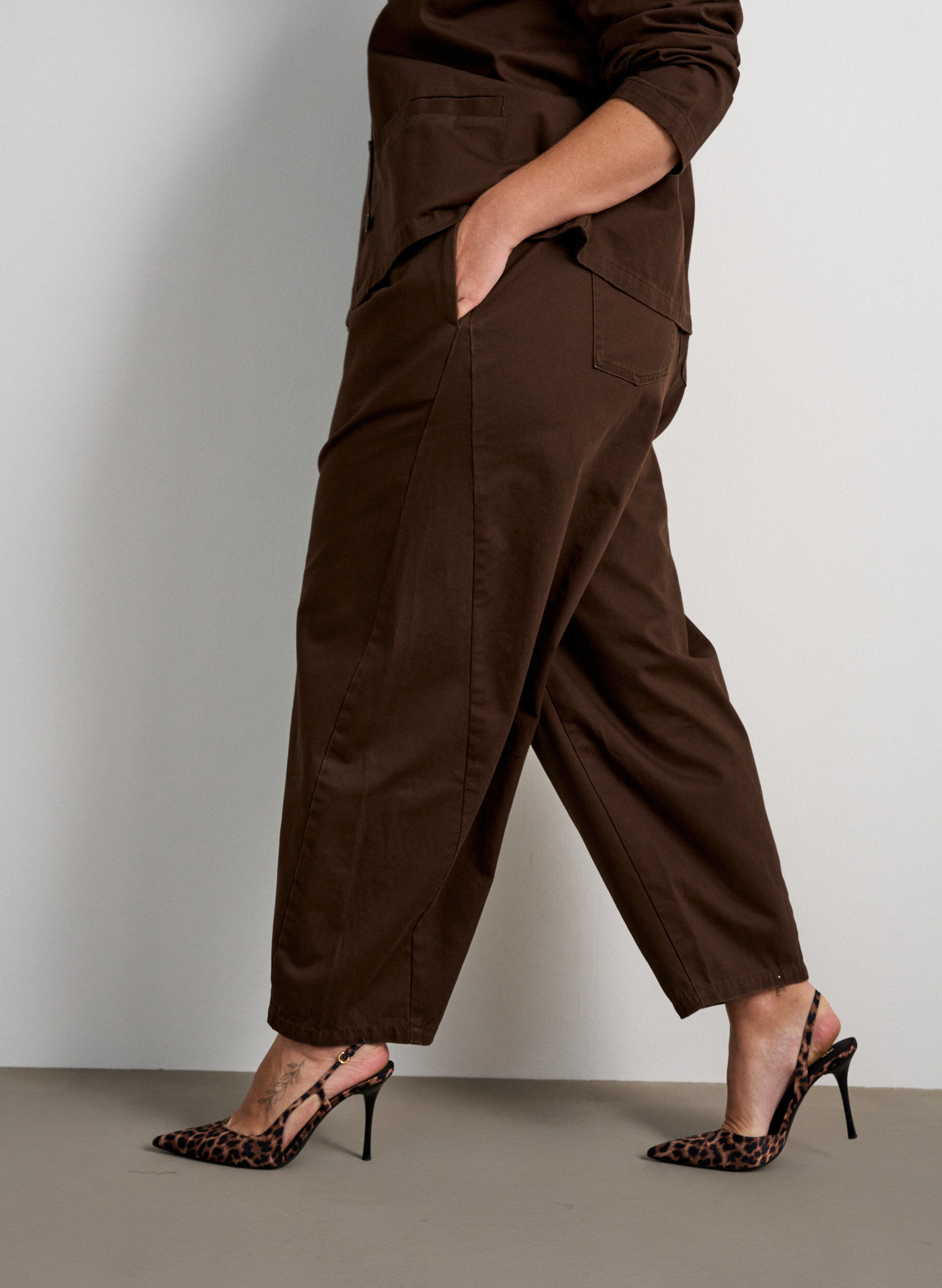 ZizziJean barrel avec taille haute et ceinture &eacute;lastique, Marron, Model image number 2