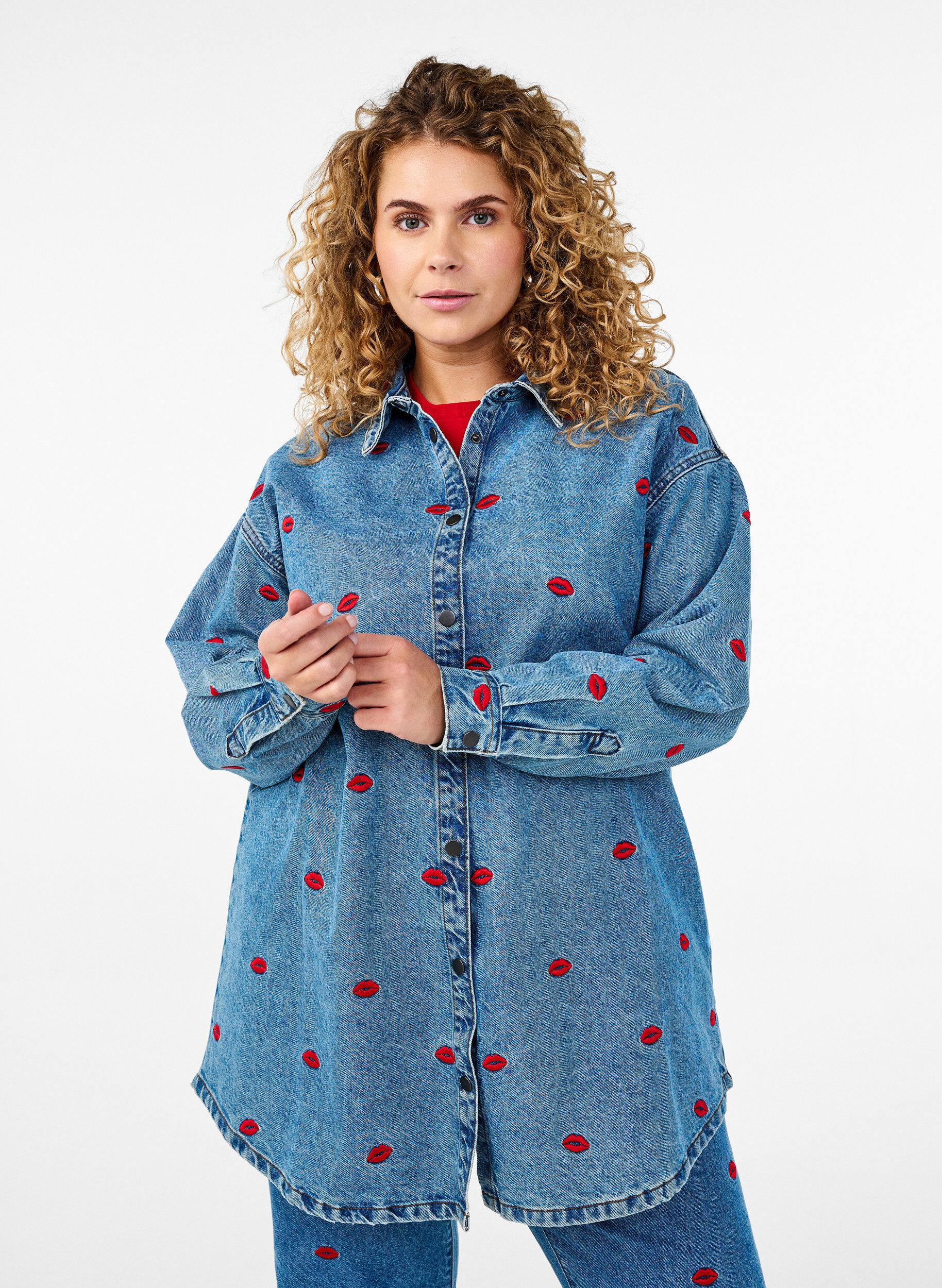 ZizziLosse denimshirt met geborduurde hartjes, Light Blue Kiss, Model image number 0
