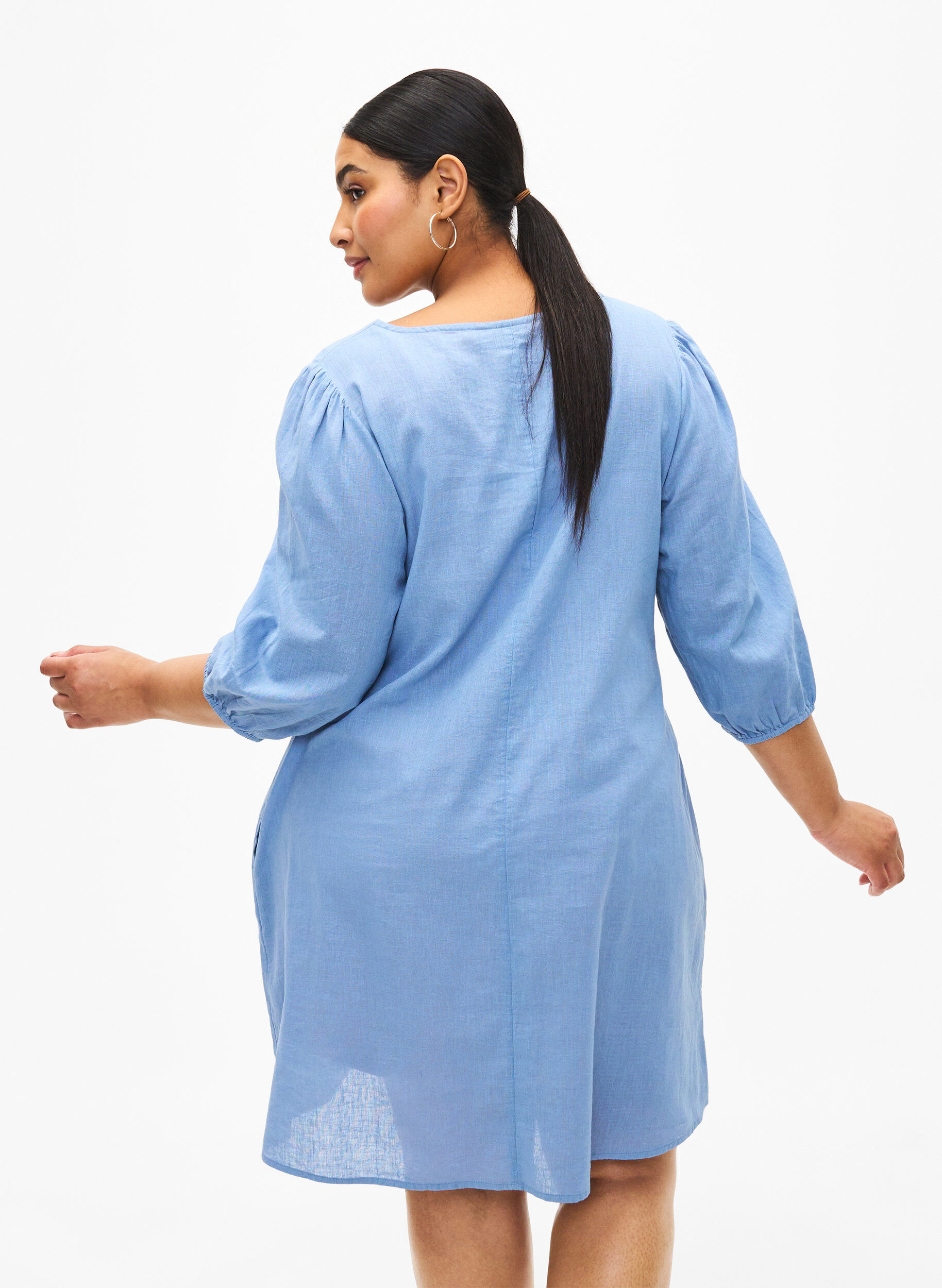 Zizzi Robe courte en coton et lin m&eacute;lang&eacute;s, Faded Denim, Model image number 1