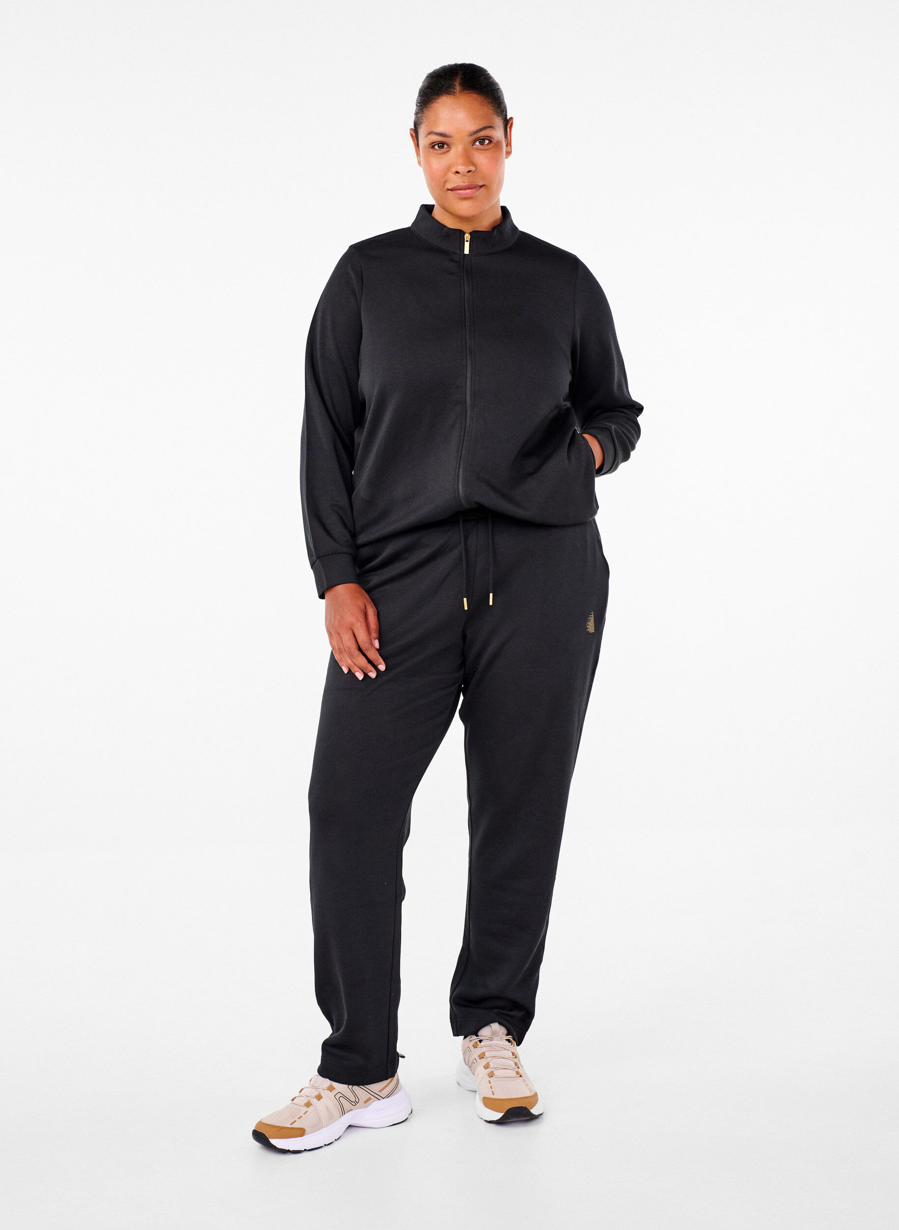 ZizziJoggingbroek met zakken en hoge taille, Zwart, Model image number 1