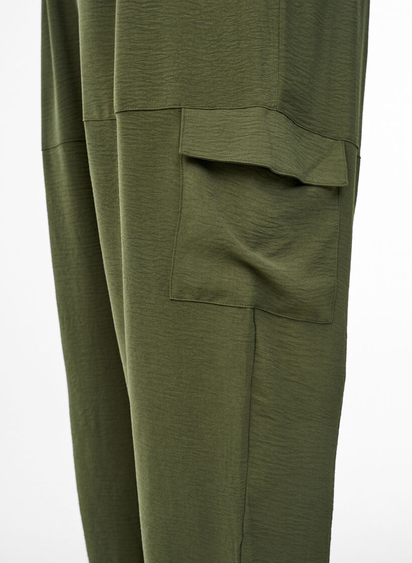 Pantalon harem avec poches cargo et taille élastiquée, Vert, Model image number 2