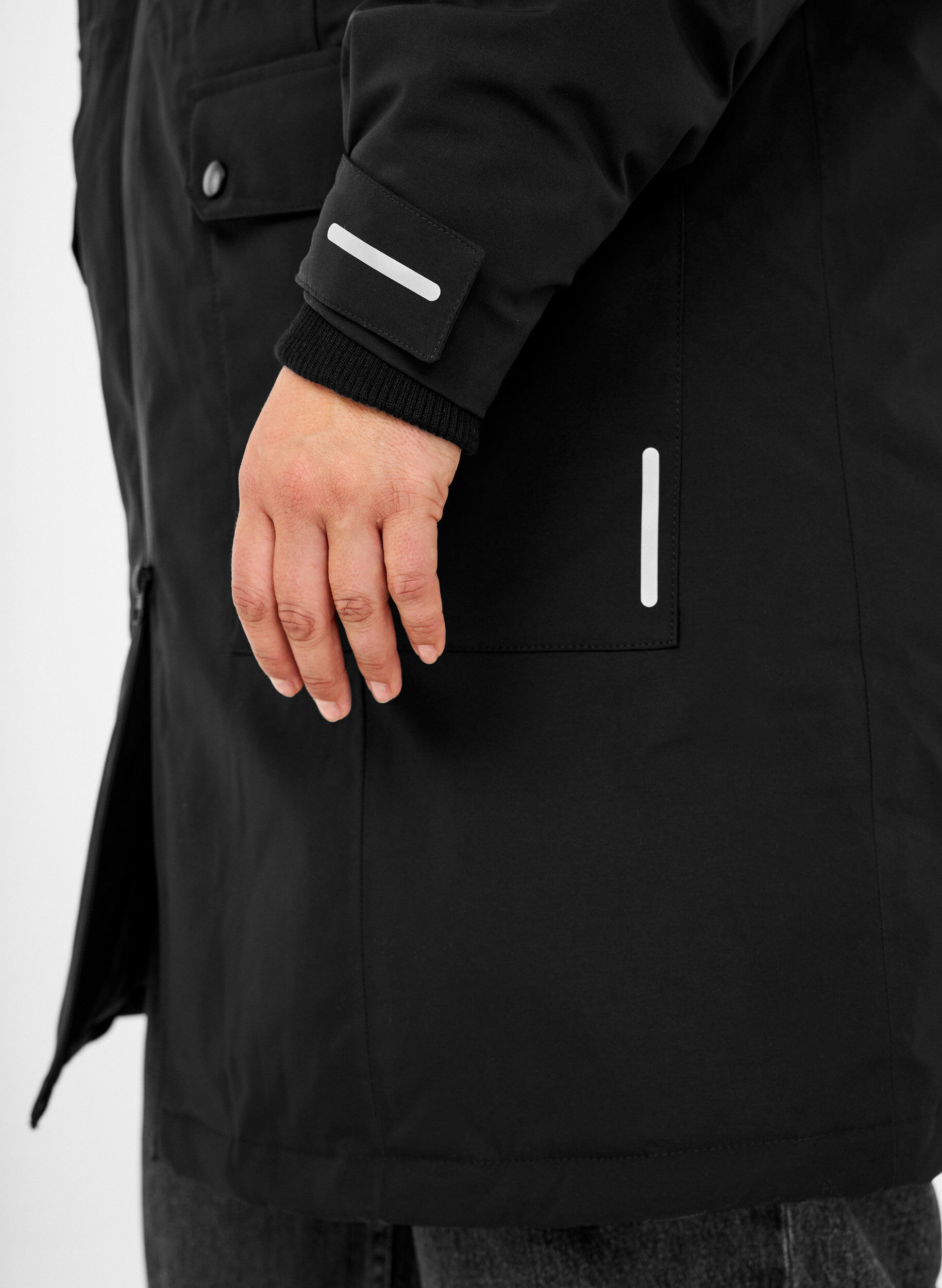 ZizziPraktische winterjas met capuchon en zakken, Zwart, Model image number 3