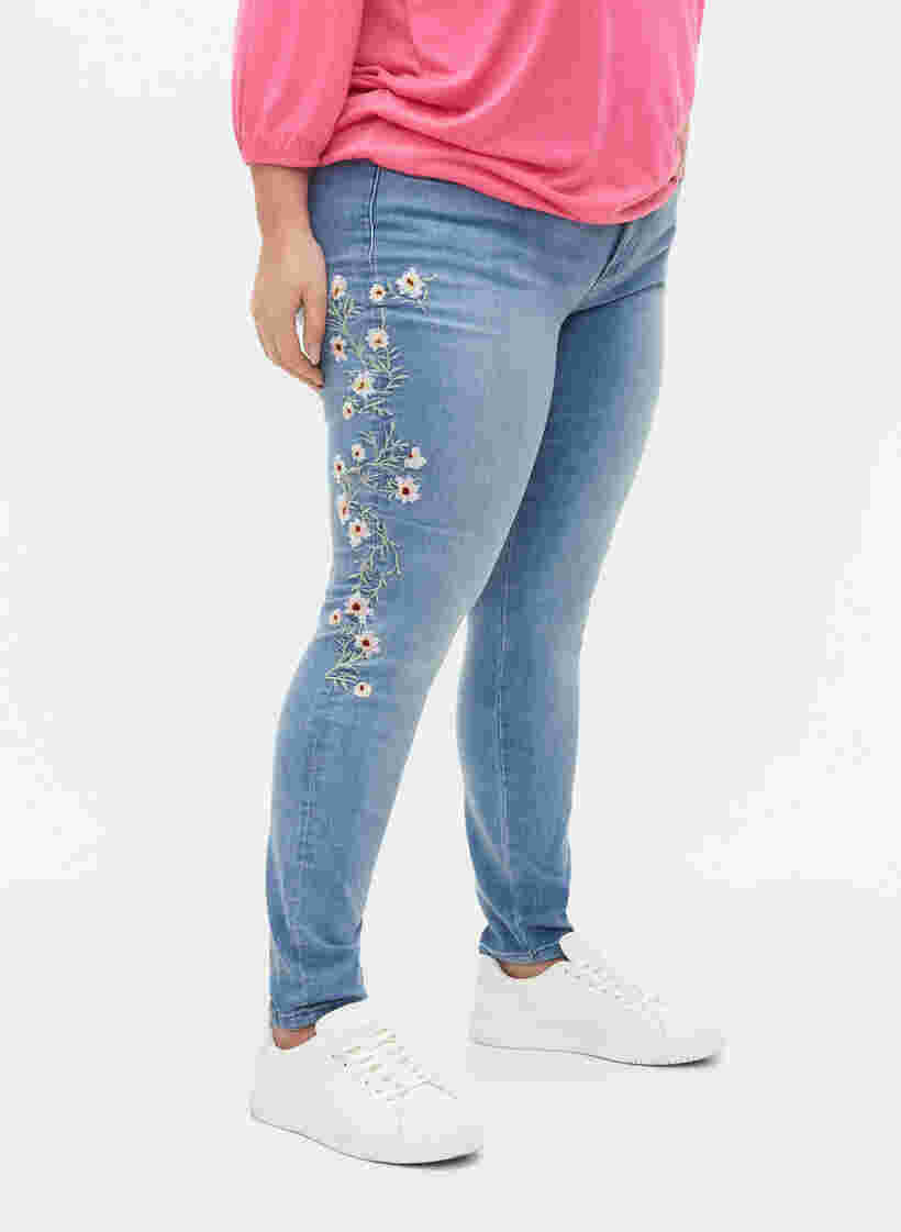Extra slim Sanna-jeans met borduursel, Light blue, Model image number 2