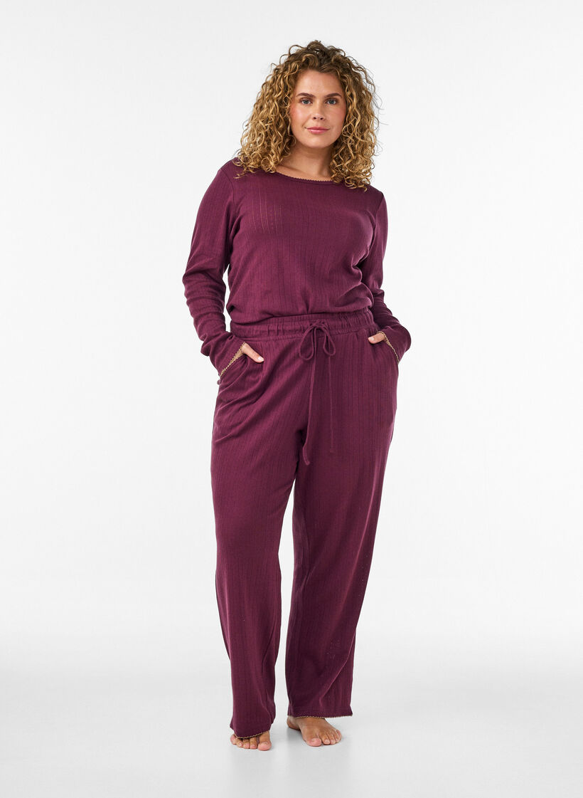 Haut de pyjama en coton biologique avec broderie ajour&eacute;e, Bordeaux fonc&eacute;, Model image number 1