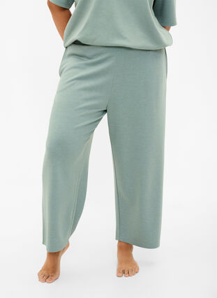 Pantalon 7/8 en modal mélangé avec poches, Chinois Green, Model image number 2