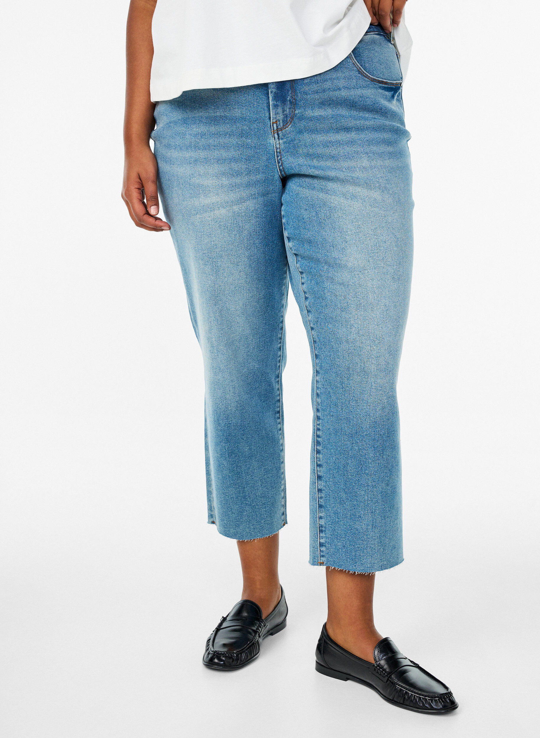 Zizzi7/8 jeans met ruwe randjes en hoge taille, Blauw, Model image number 2