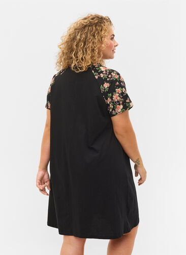 Chemise de nuit en coton à manches courtes avec détails imprimés, Black Flower, Model image number 1