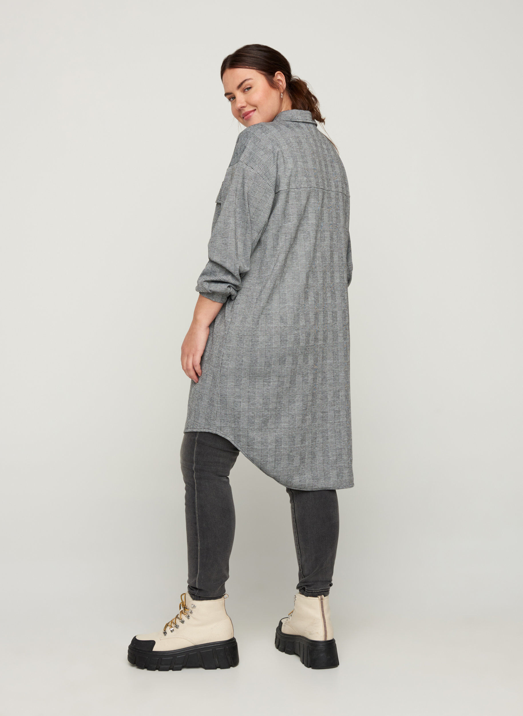 ZizziLange geruite blouse met borstzakken, Black Check , Model image number 1