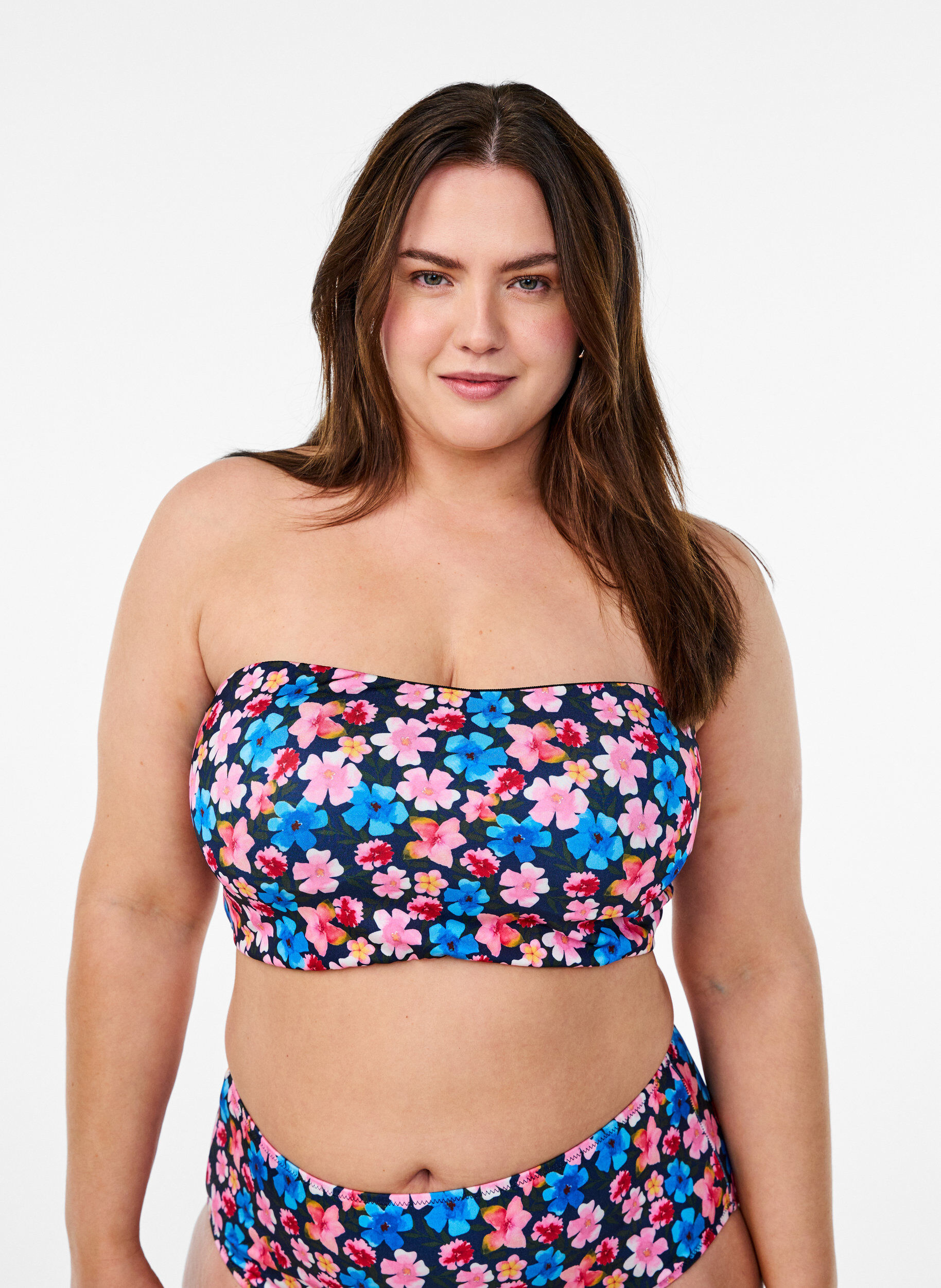 Haut de bikini bandeau &agrave; imprim&eacute; floral, Rose poudr&eacute;e, Model