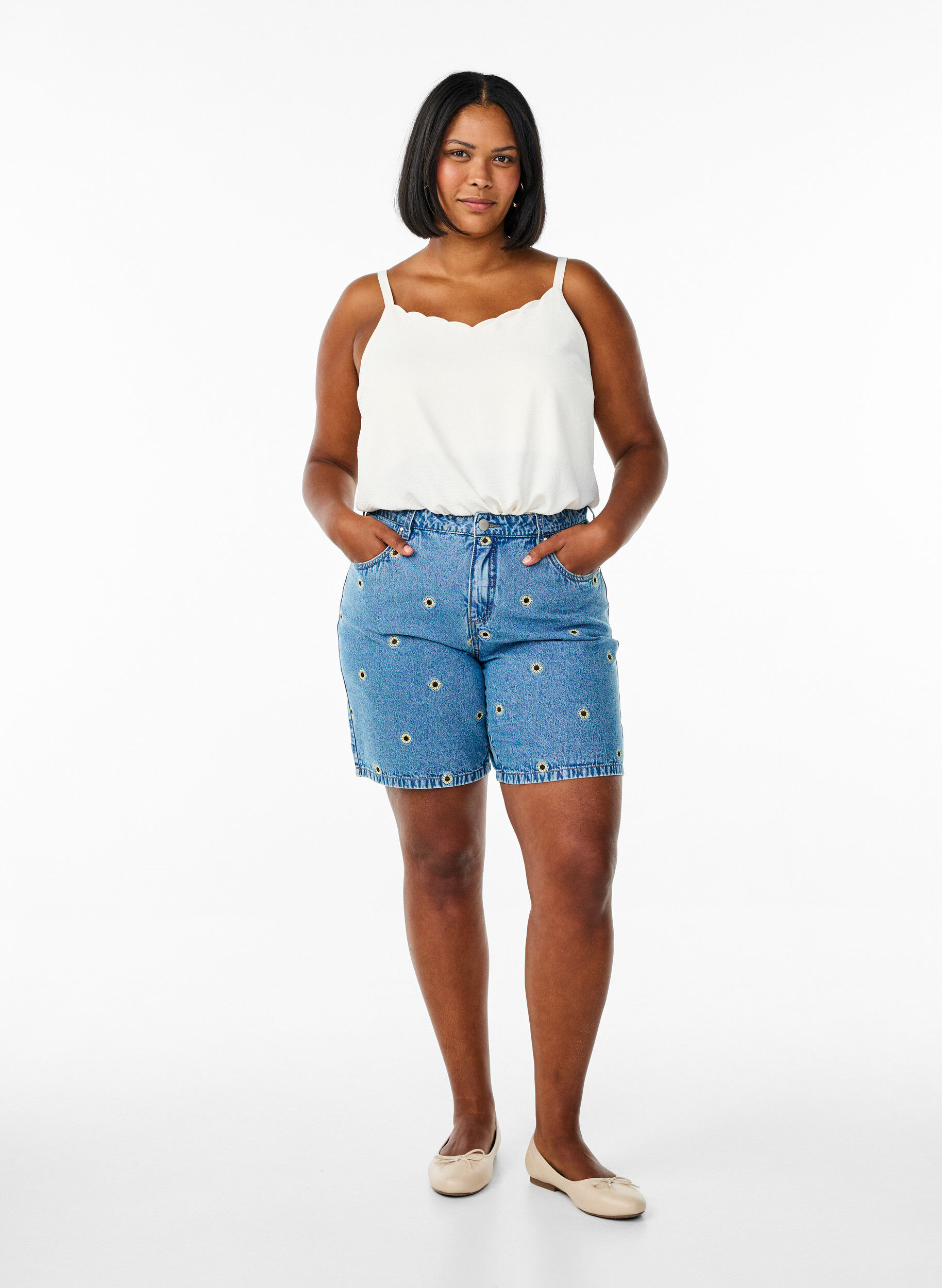 ZizziTop met een golvende zoom, Vanille, Model image number 1