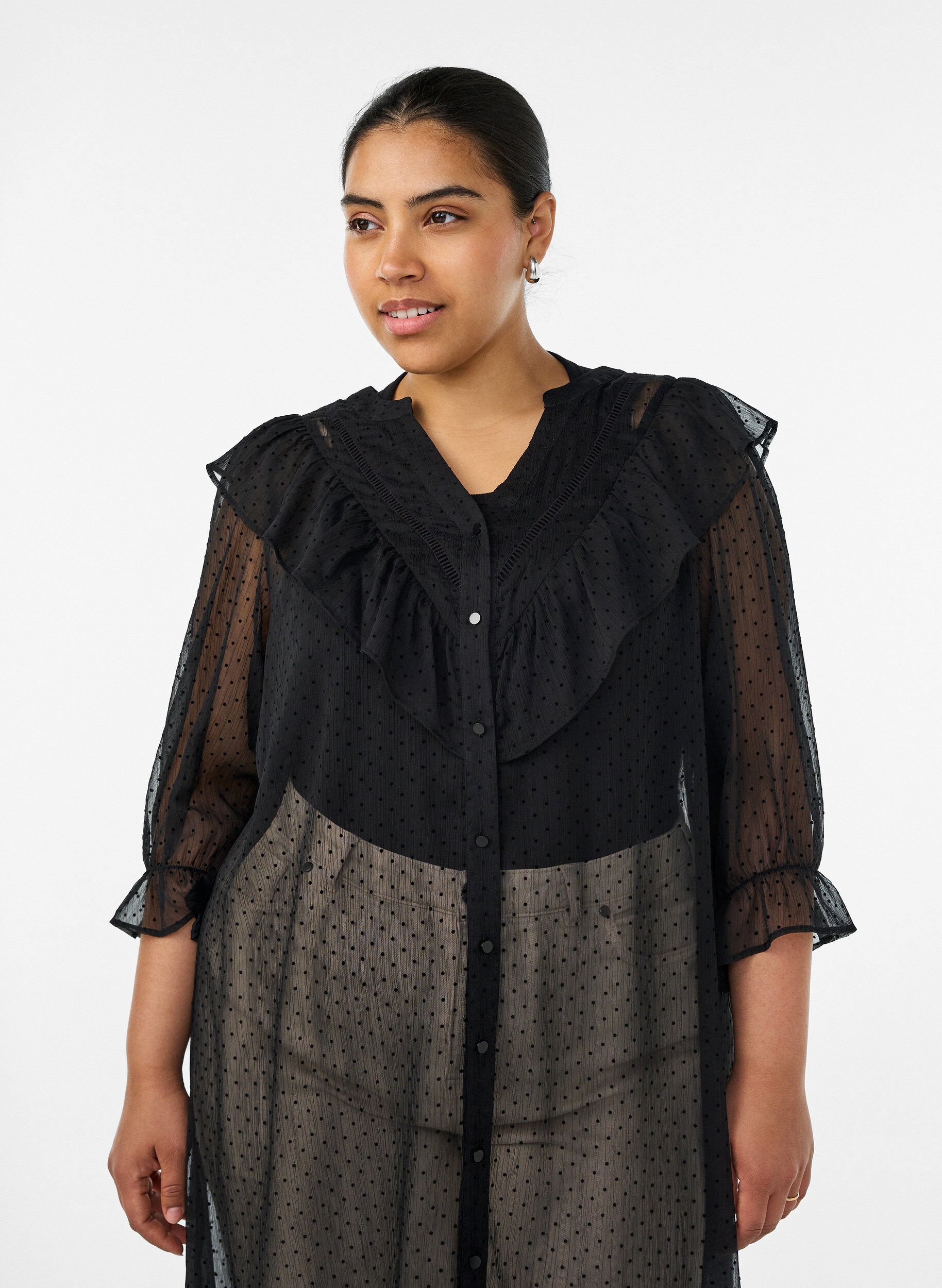 ZizziRobe midi en tissu l&eacute;ger et vaporeux &agrave; pois, avec des volants, Noir, Model image number 2