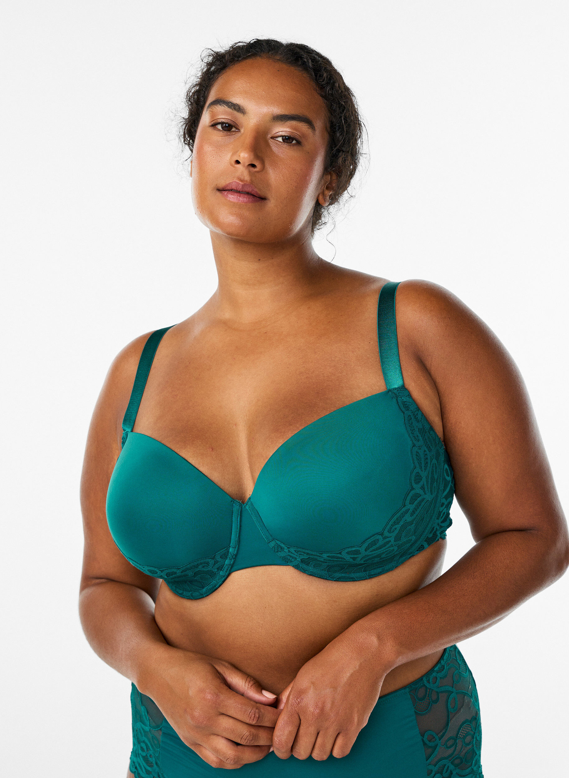 Soutien-gorge coqu&eacute; avec armatures et dentelle, Vert, Model