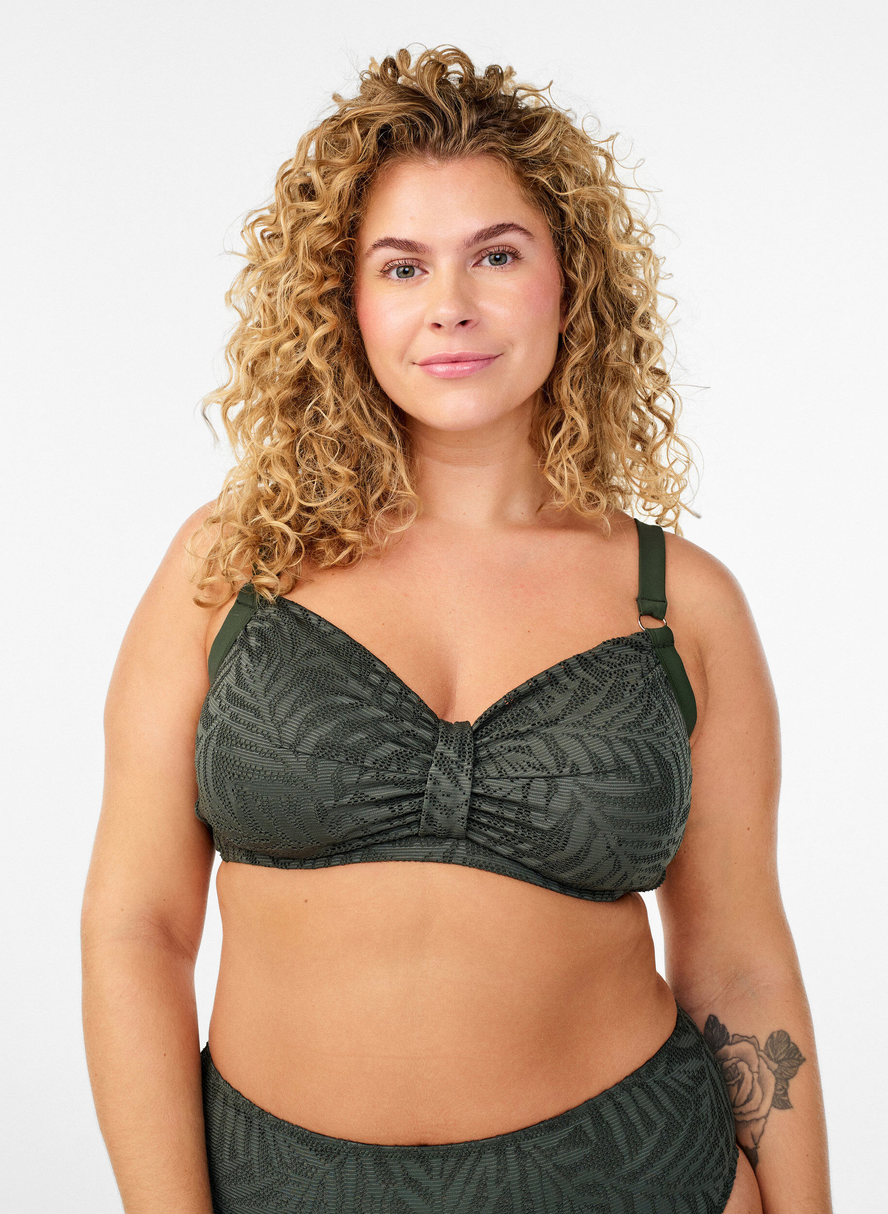 Haut de bikini avec maille textur&eacute;e et coussinets amovibles, Vert, Model