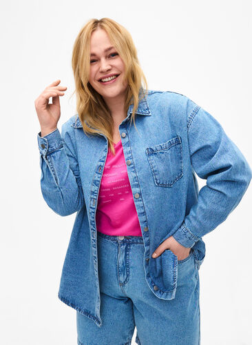 Chemise en jean ample avec poche de poitrine, Light blue denim, Model image number 0