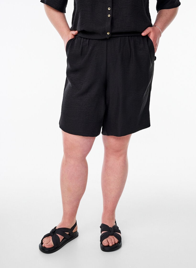 Short avec poches et taille haute, Noir, Model image number 3