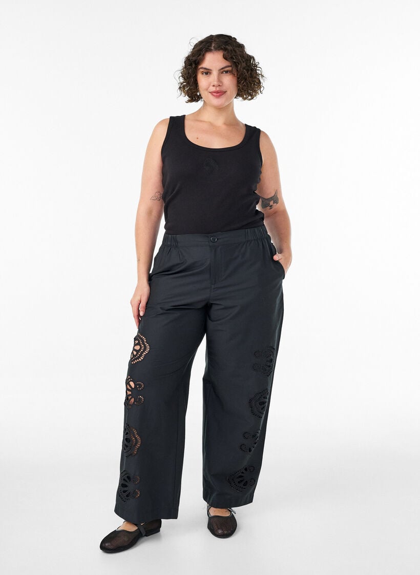 Pantalon en coton avec des d&eacute;coupes brod&eacute;es, Noir, Model image number 0
