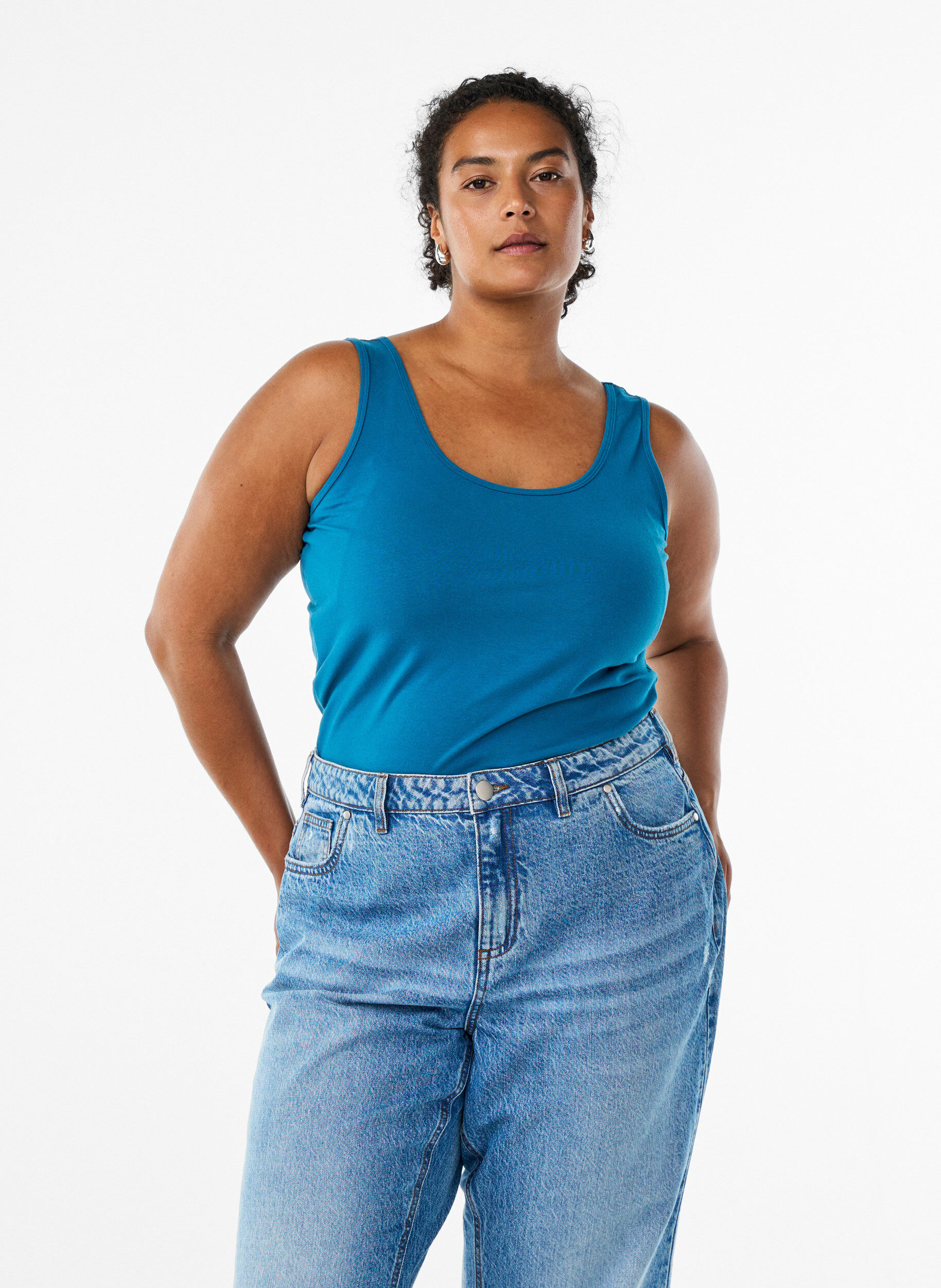 ZizziSolide kleur basis top in katoen, Blauw, Model image number 0