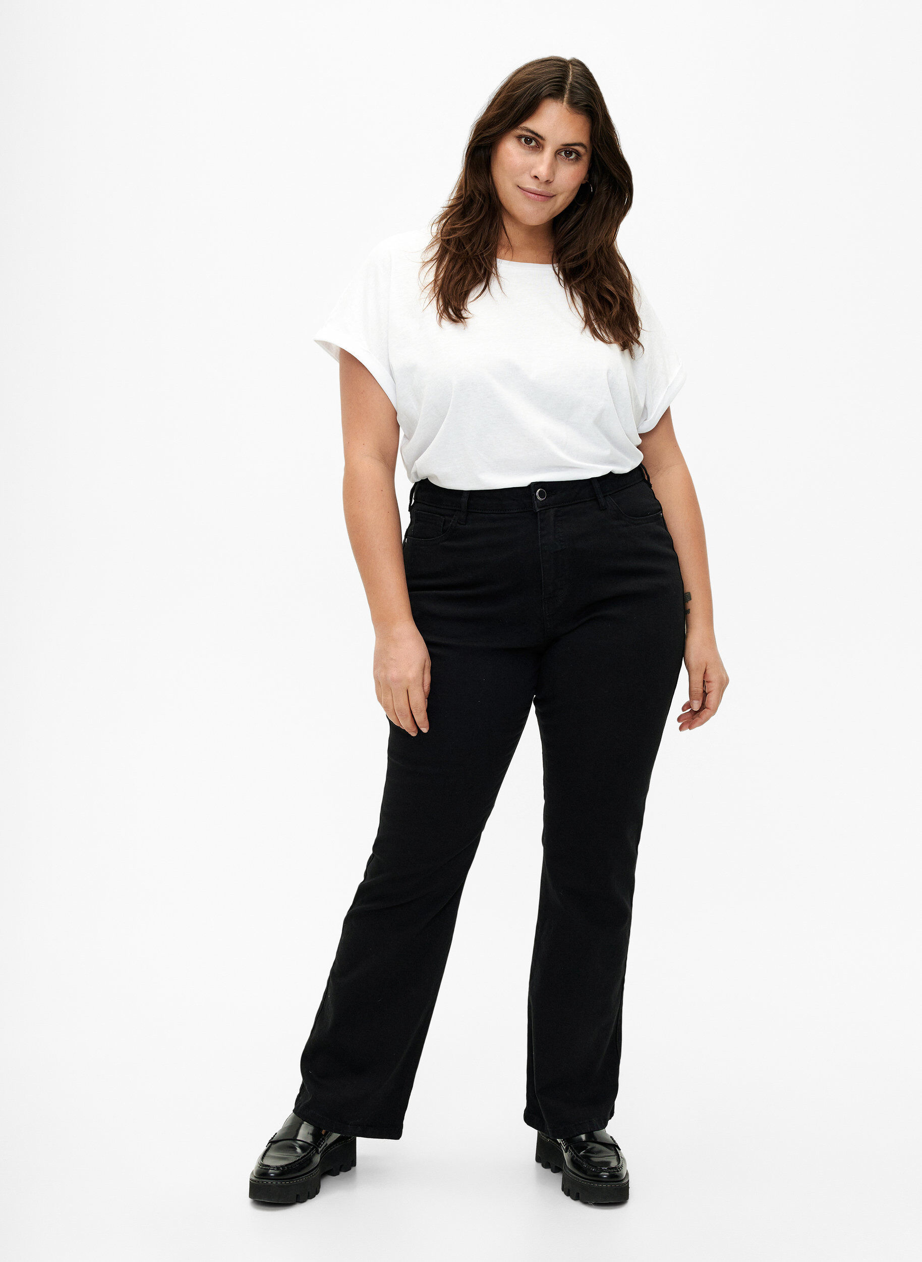 Ellen bootcut jeans met hoge taille, Zwart, Model