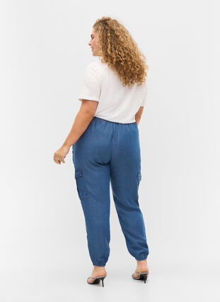 Pantalon cargo en look denim avec poches, Medium Blue, Model image number 1