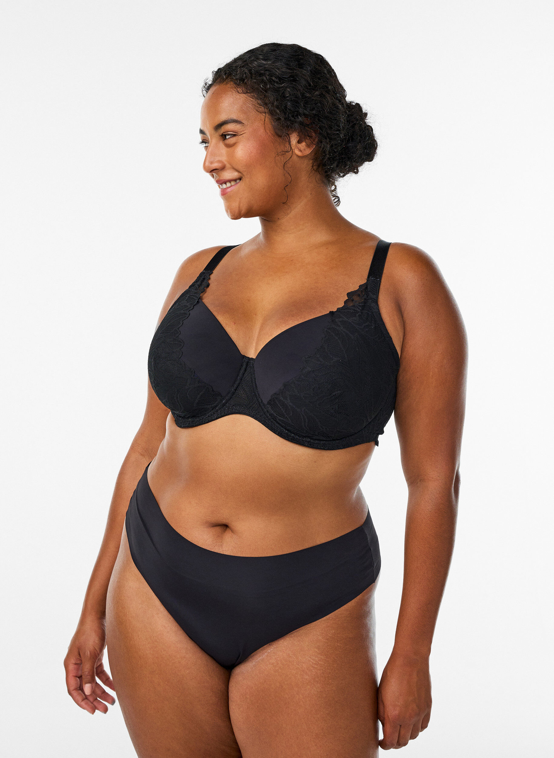 Zizzi Soutien-gorge rembourr&eacute; en dentelle, Noir, Model image number 1