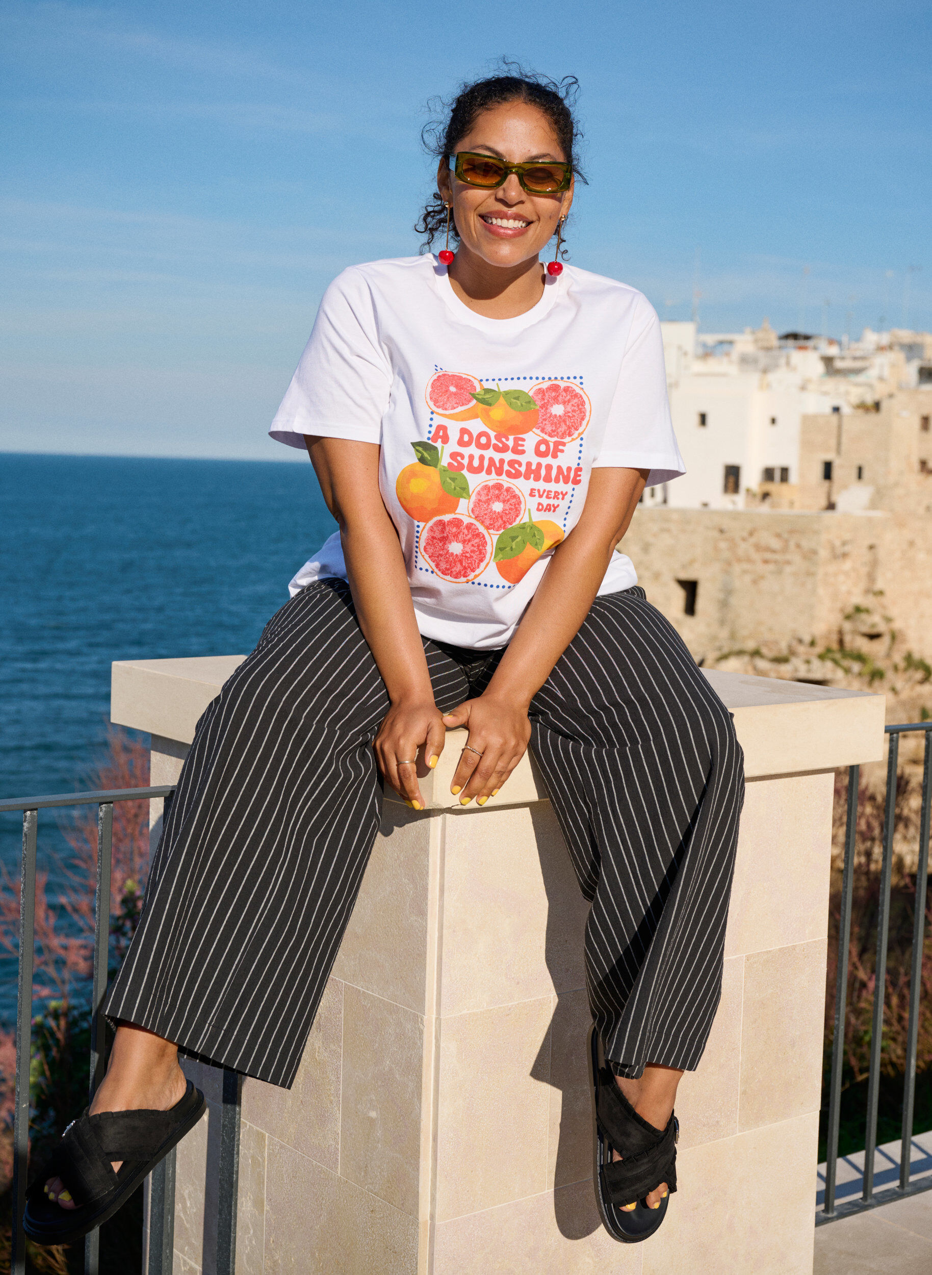 Zizzi Pantalon ample avec taille haute et poches, Noir, Image image number 0