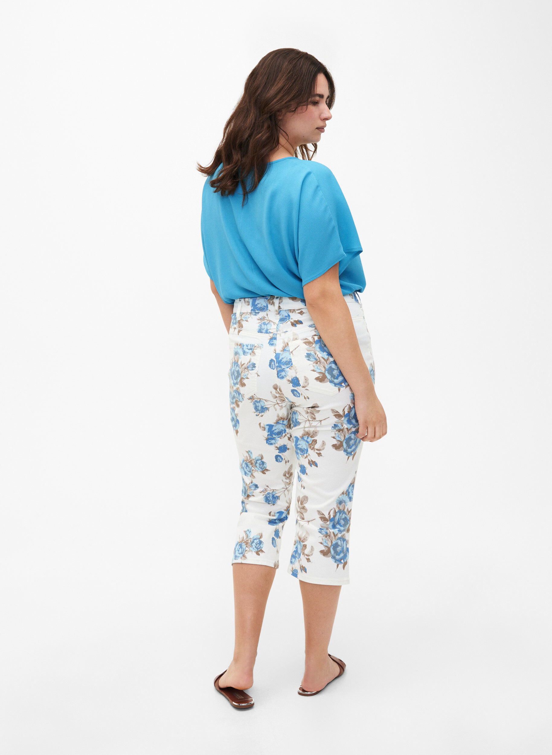 ZizziAmy capri jeans met hoge taille en bloemenprint, White B.AOP, Model image number 1