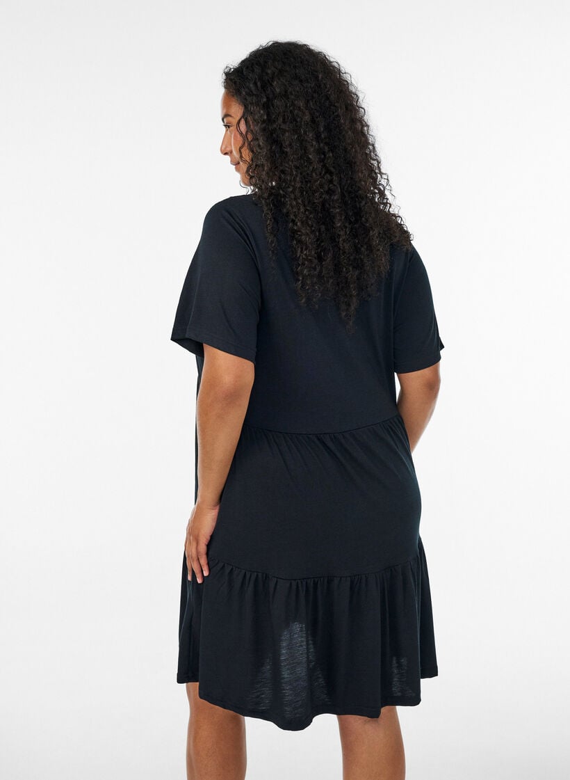 Robe en jersey avec d&eacute;tails en dentelle et jupe superpos&eacute;e, Noir, Model image number 2