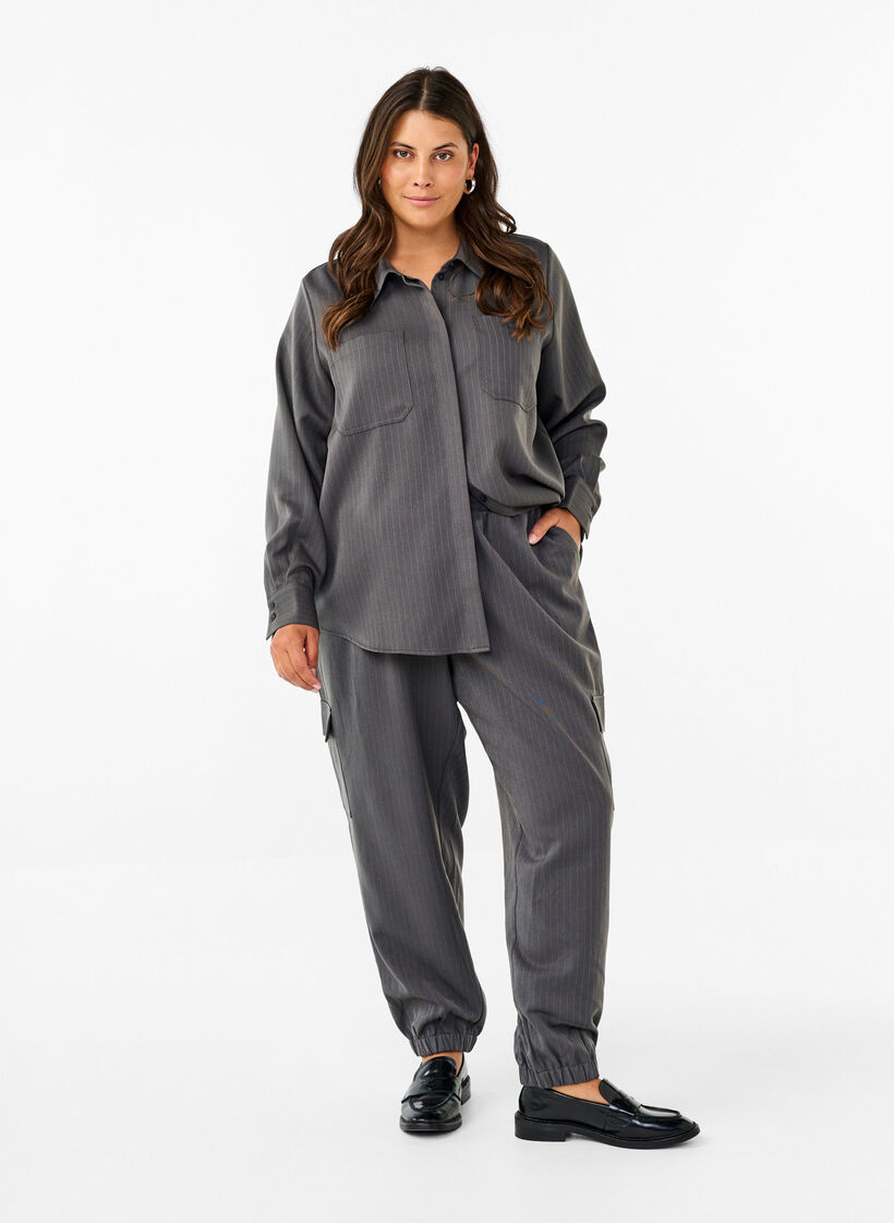  Chemise milleraies à col et poches de poitrine, Dark Shadow Pin St., Model image number 2