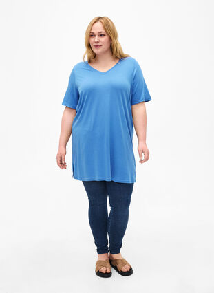 Effen kleur oversized v-hals t-shirt, Marina, Model image number 2