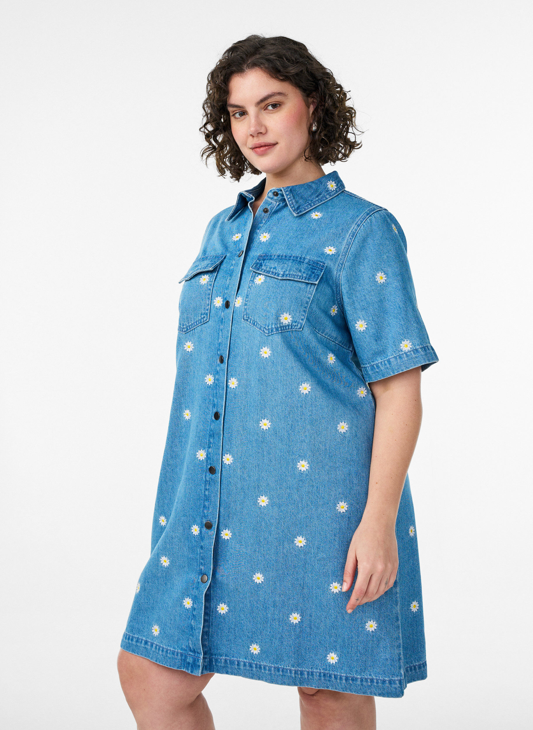 ZizziKorte denim jurk met geborduurde bloemen, Blauw, Model image number 0