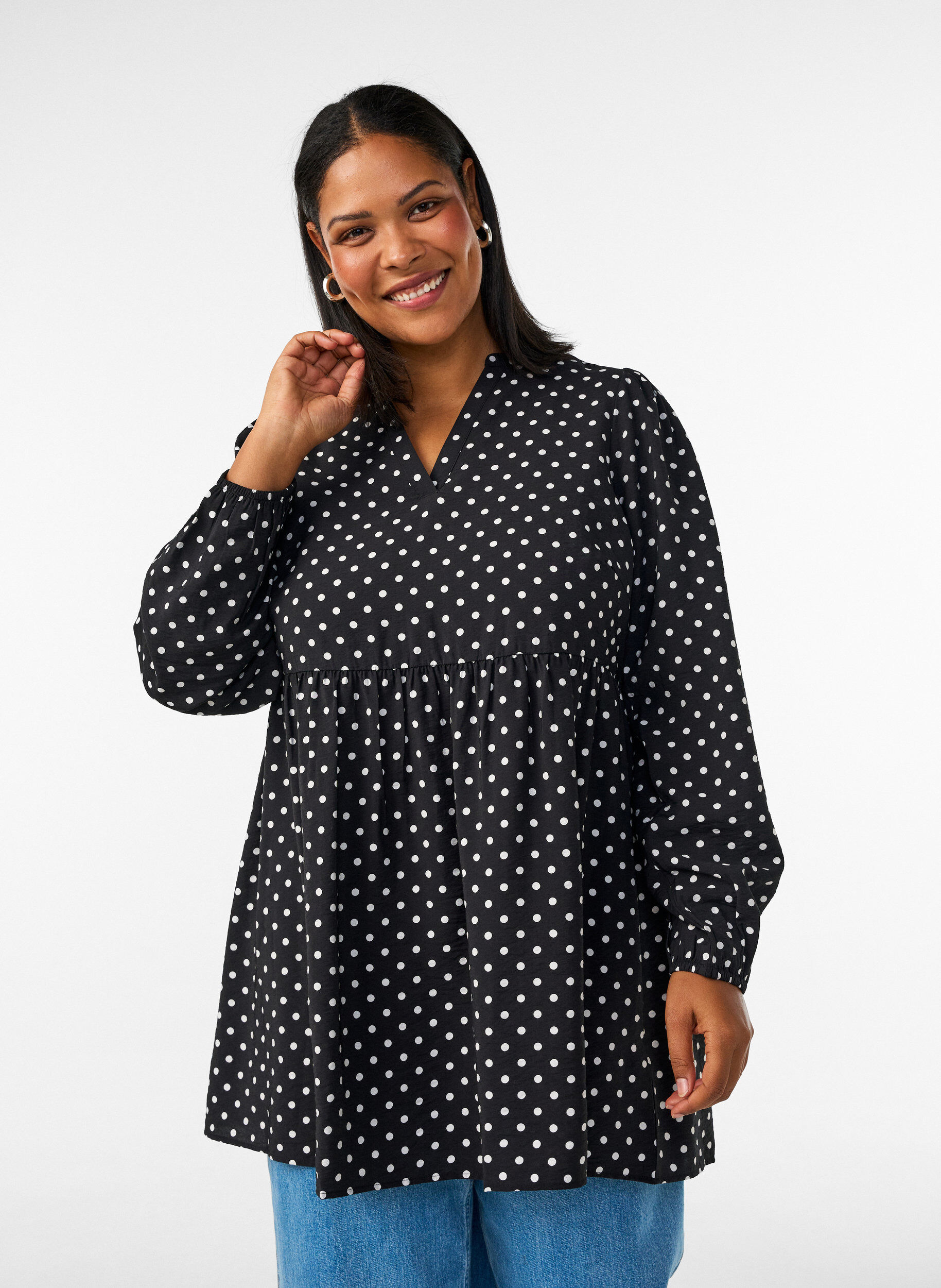 Tuniek met stippen, empirelijn en A-lijnvorm, Zwart, Model