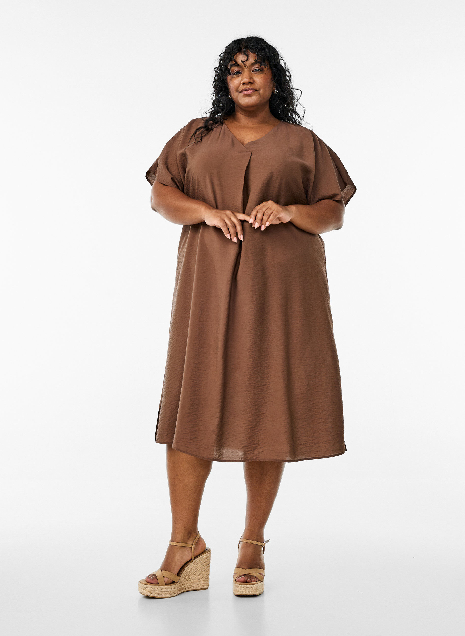 ZizziJurk met V-hals van viscose, Bruin, Model image number 1
