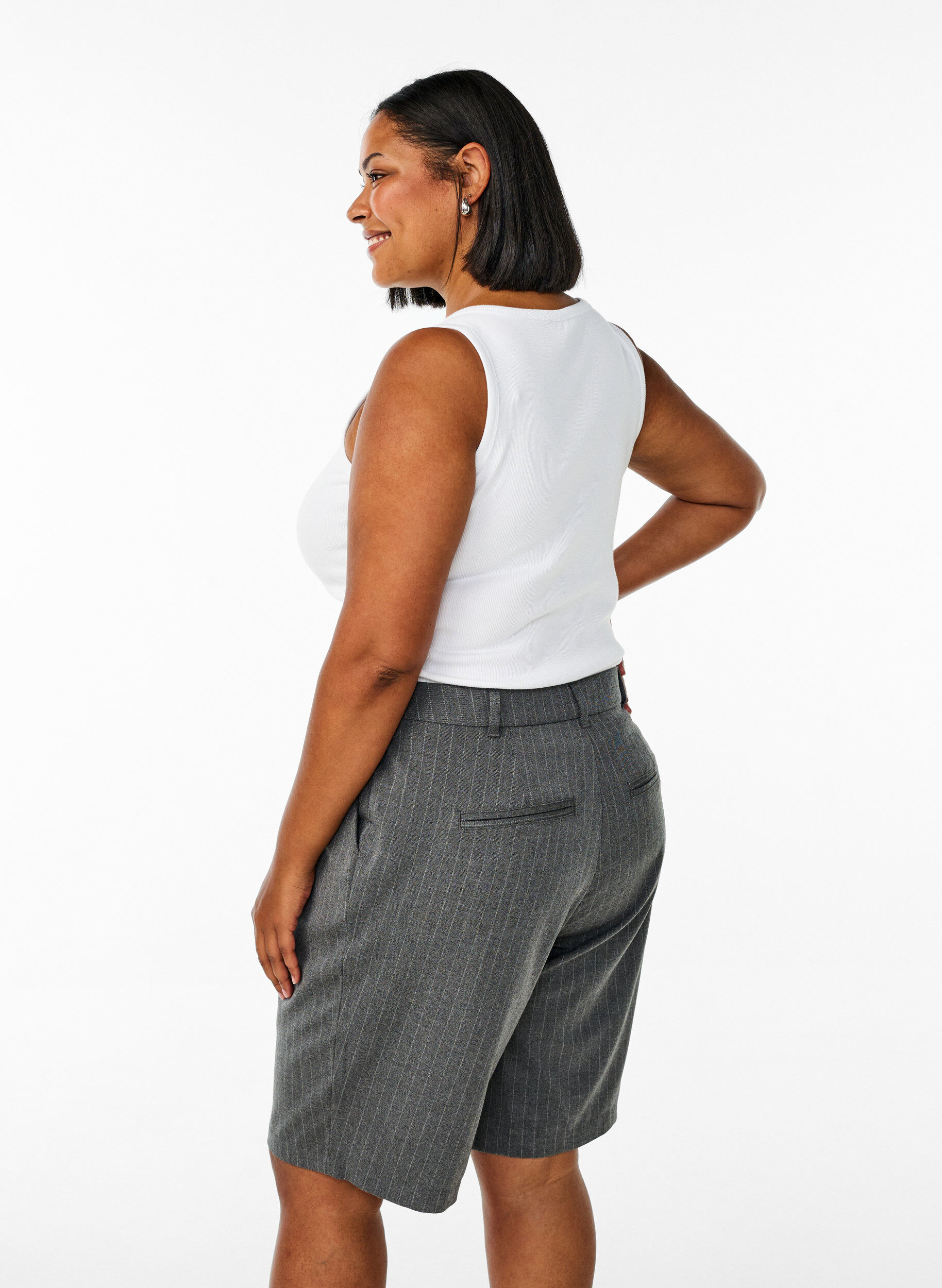 ZizziBermuda short met krijtstreep en losse pasvorm, Grijs, Model image number 2