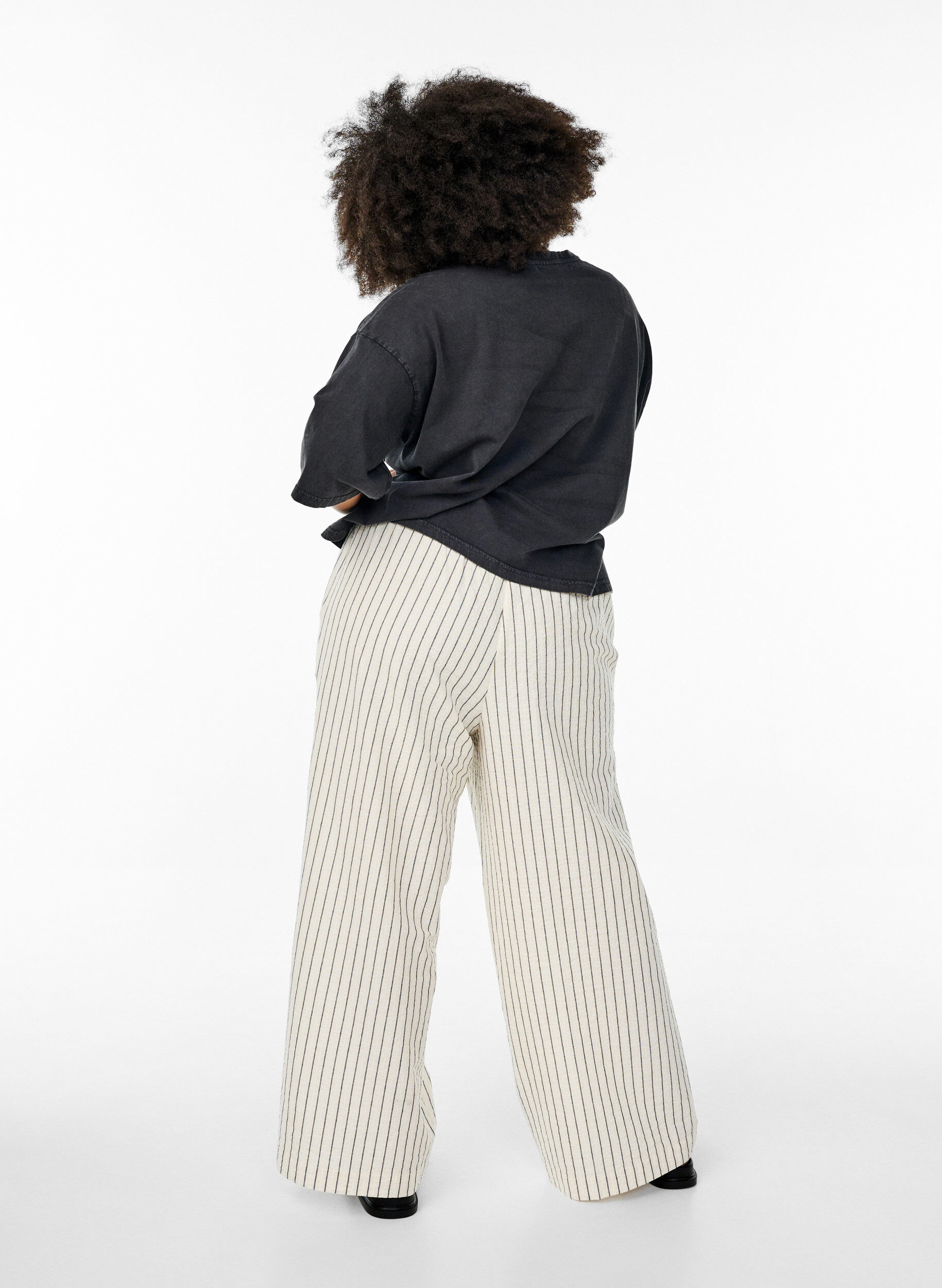 ZizziPantalon ample avec taille haute et poches, Vanille, Model image number 1