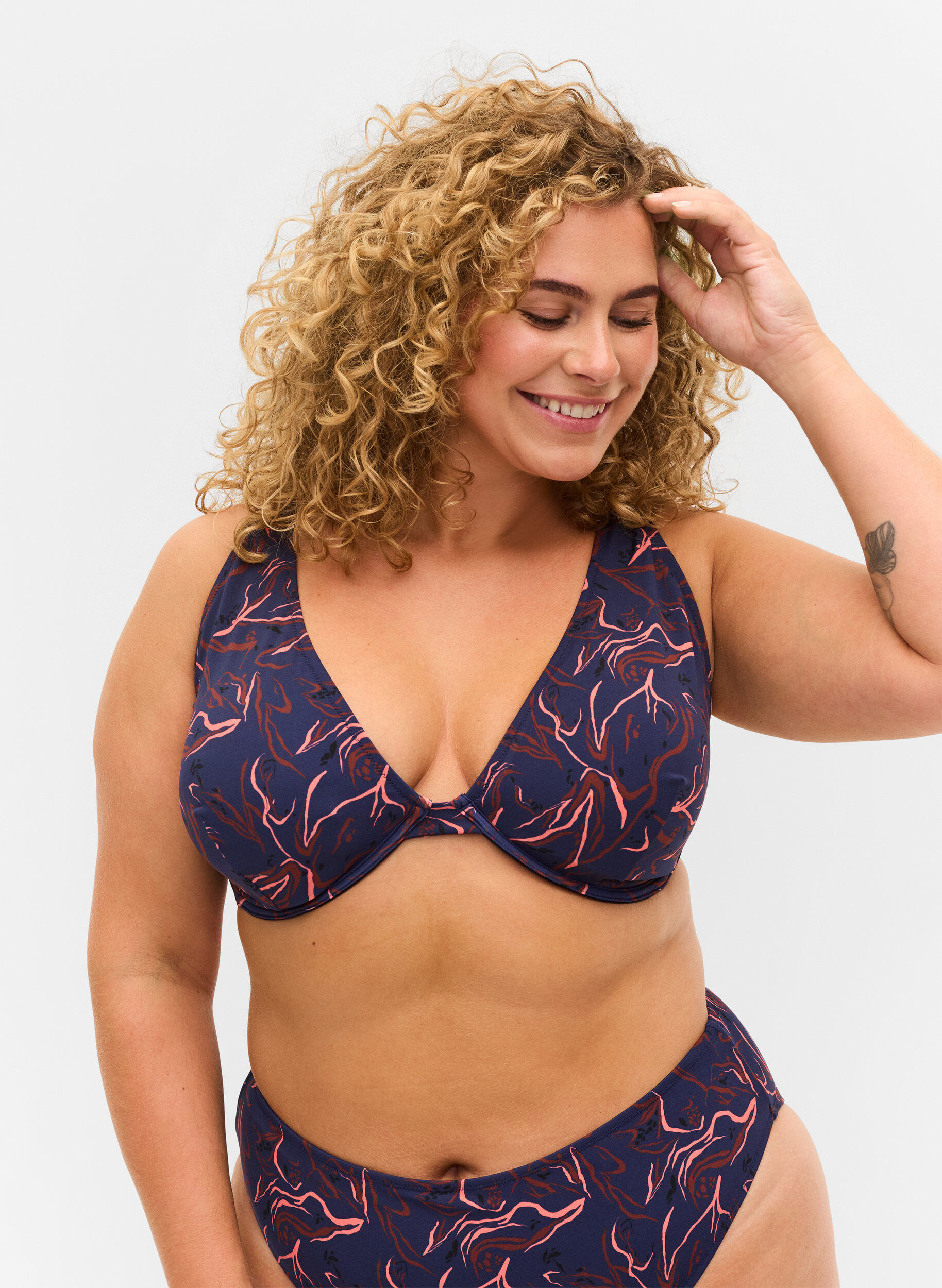 Zizzi Haut de bikini imprim&eacute; avec armature, Graphic Print , Model image number 0